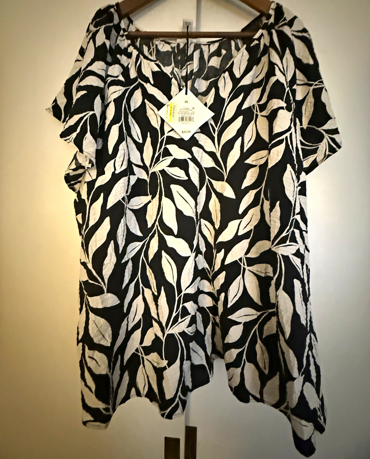 Ava & Viv Women’s Plus 3X Black White Floral Ruffle Round Neck Flutter Blouse