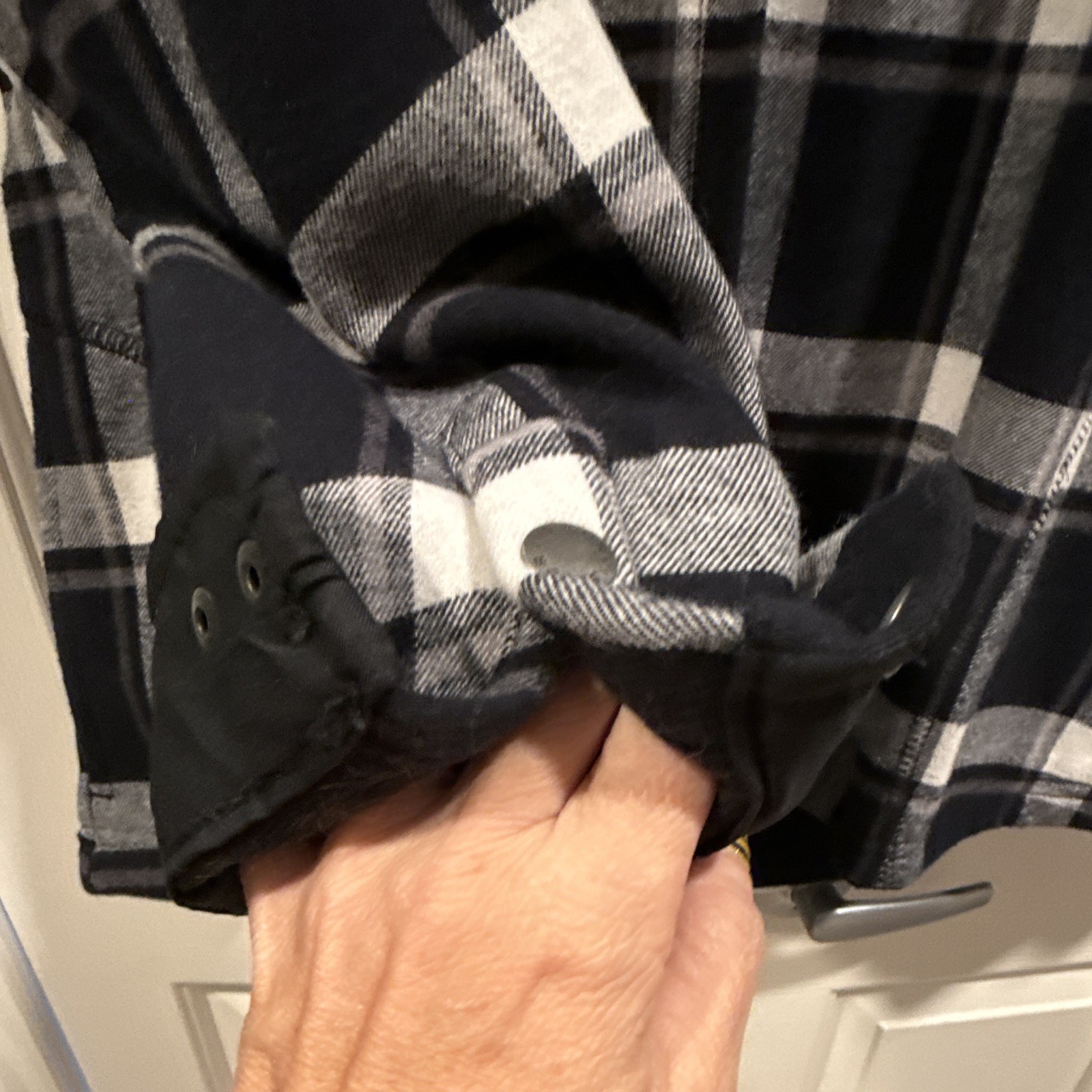 Orvis Plaid Flannel Button-Up Shirt women’s XL Regular Long Sleeve Black/Gray