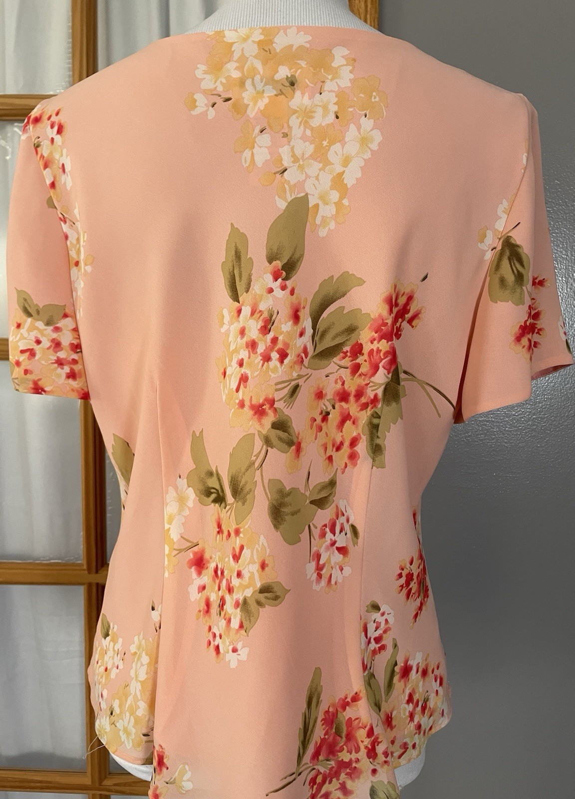 90s Studio I Floral Cowl Neck Blouse Sz 16P Peach Pullover Short Sleeve Career