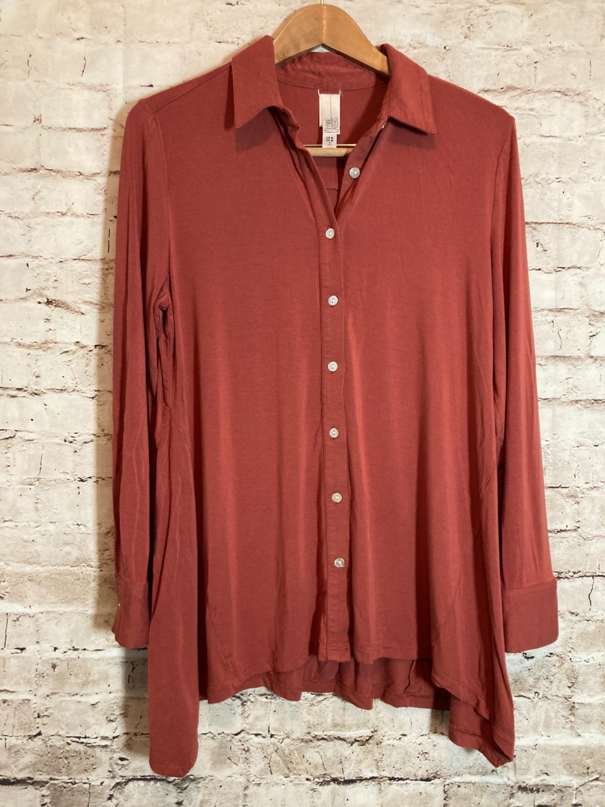 Wynne Layers Lagenlook Top Womens Medium Rust Red Jersey Stretch Button Up