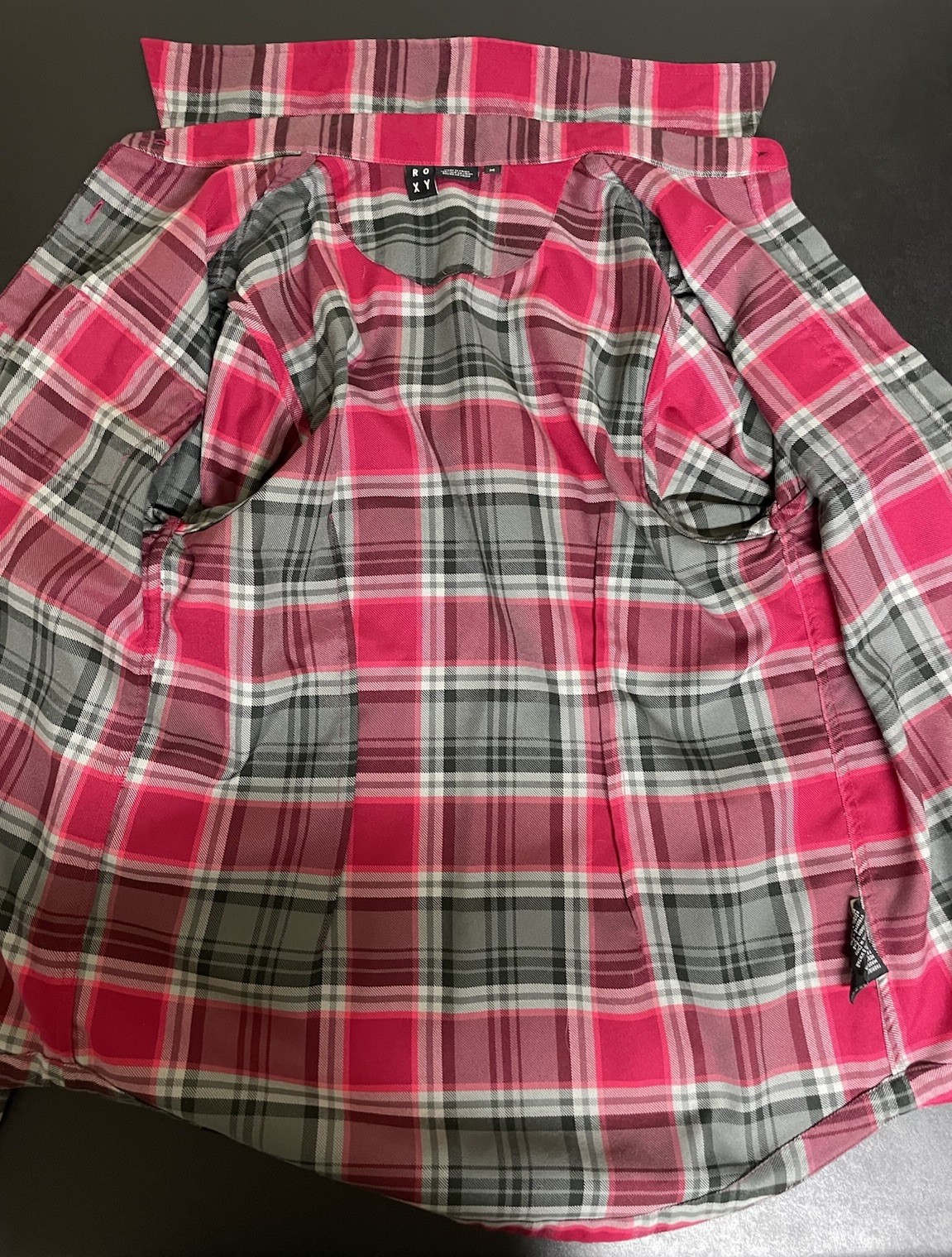 Roxy Flannel Shirt Womens M Red Gray Plaid Long Sleeve Button Up Pockets Collar