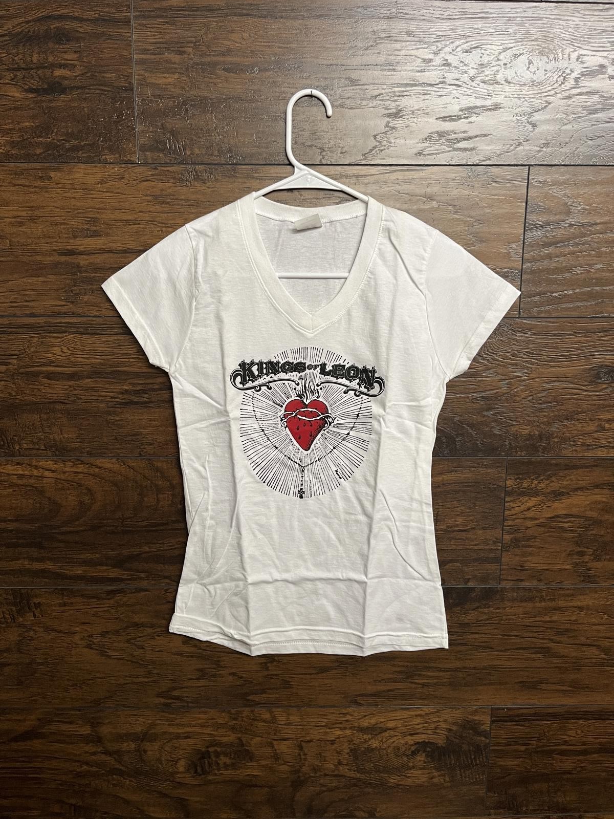 Kings of Leon Strawberry Heart Thorns Womans / Juniors – S