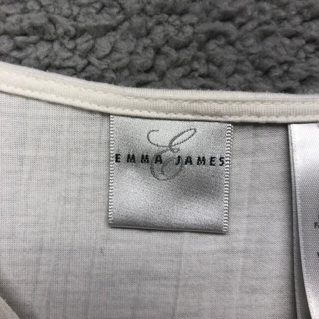 Emma James Shirt Womens Medium White V Neck Sleeveless Metal Accents Ladies M