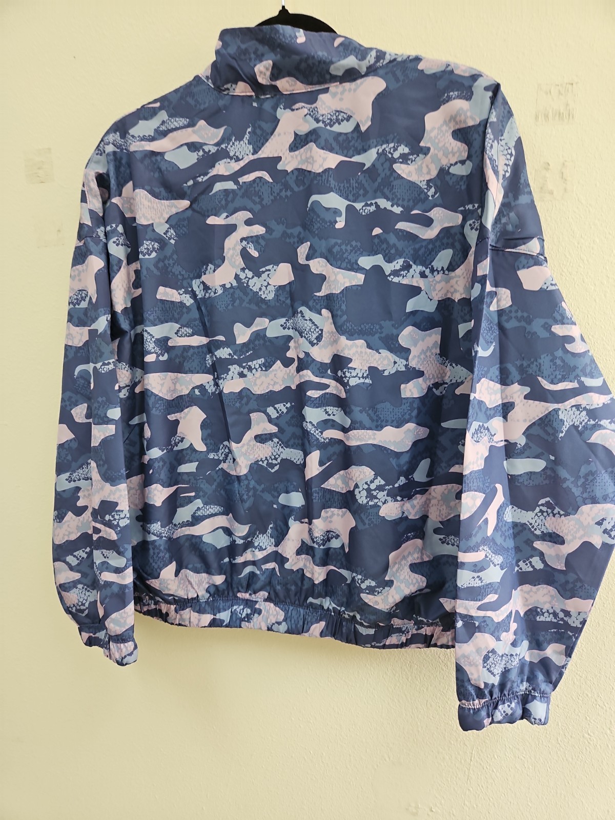 Reebok Camo 1/4 Zip Top Light Jacket Windbreaker Size Medium Women’s