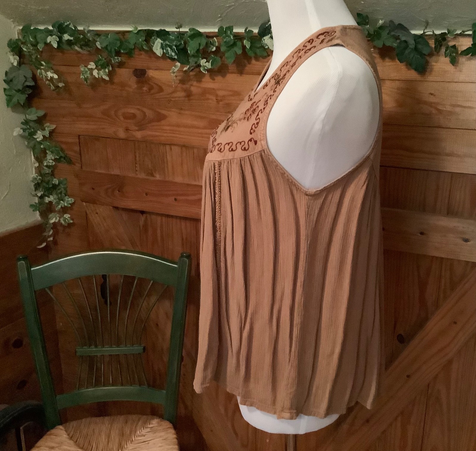 GYPSY ROSE 100% Rayon Gold Embroidered Sleeveless Top Women’s S? INDIA