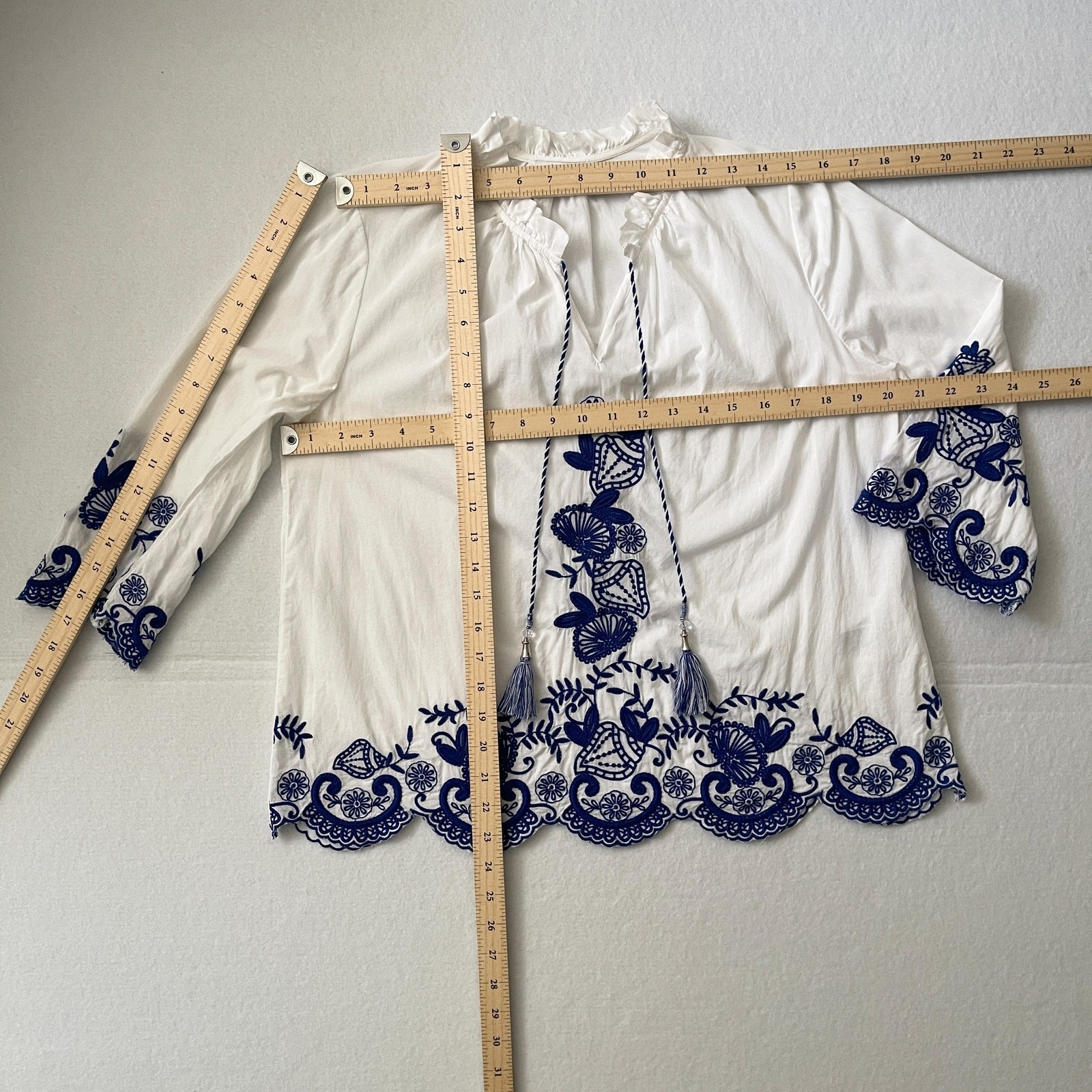 Chico’s White Blue Embroidered Cotton Peasant Blouse Tassel Tie Size 0 Small 4