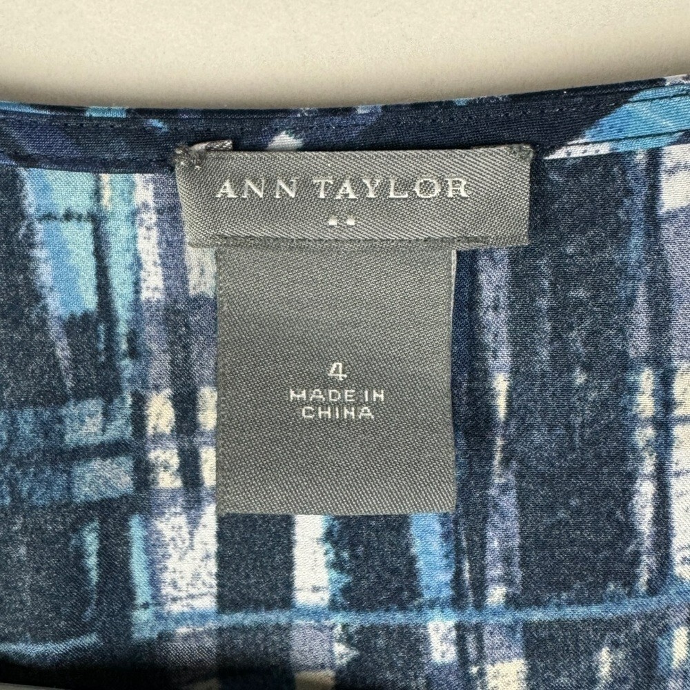 Ann Taylor Factory Silky Sleeveless Blouse Women’s 4 Blue White Striped Pattern