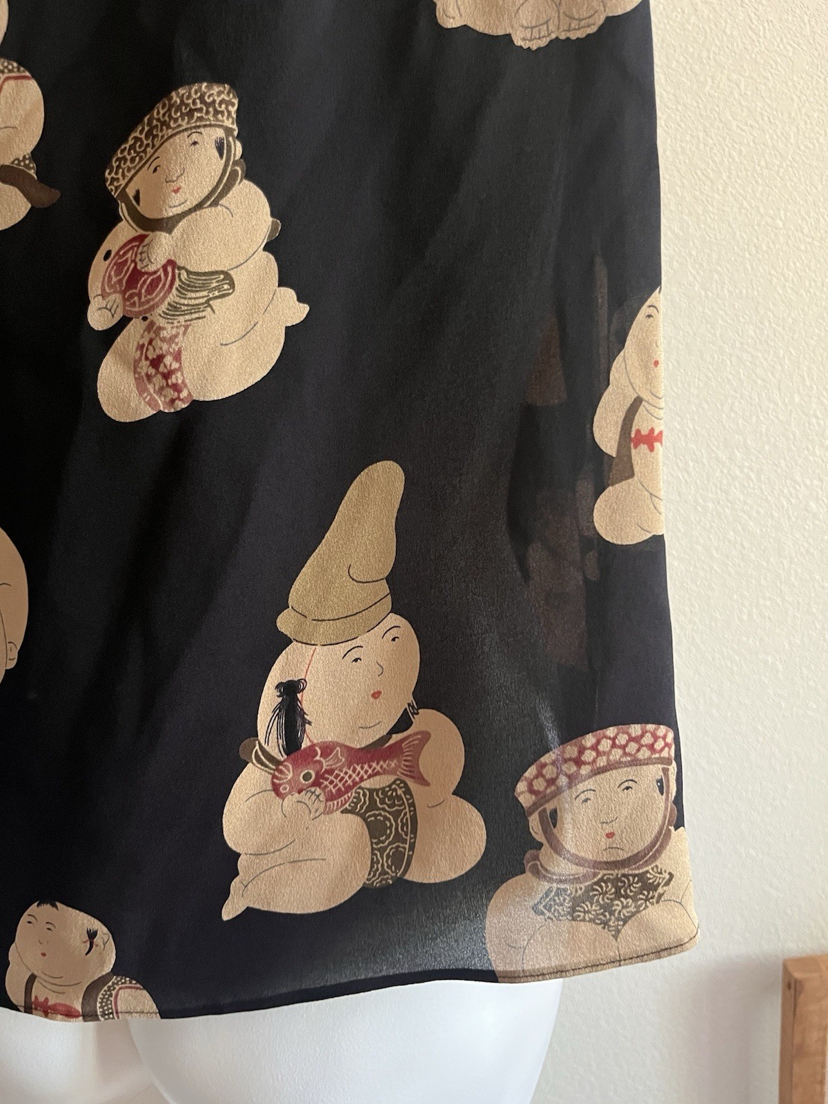 Harari 100% Silk Novelty Print Tank Top Womens Small Asian Folk Art Black Buddha