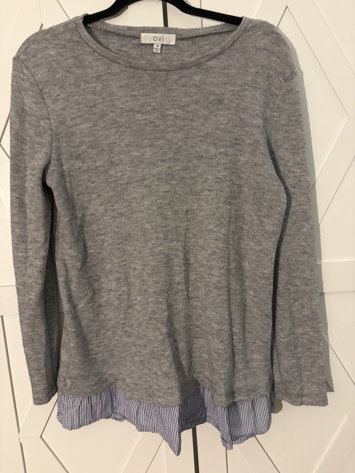 OVI Gray Long Sleeve Knit Top Blue Striped Ruffle Hem Women’s Medium