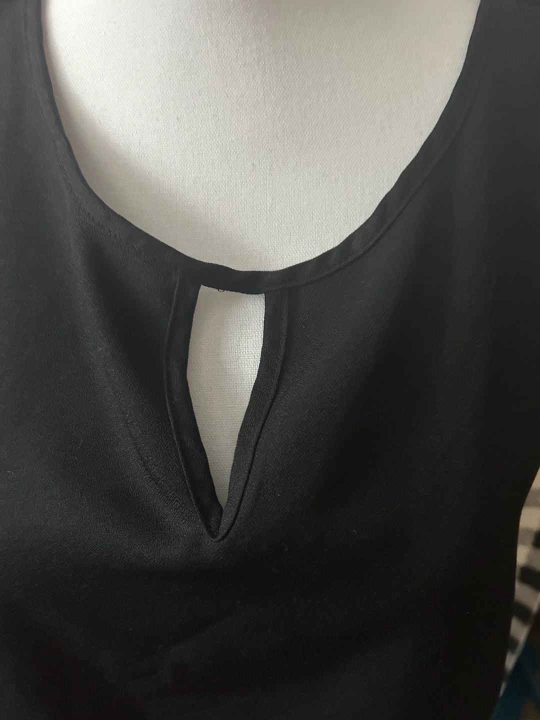 Black Sleeveless Keyhole Tank Top with Scalloped Arm Detail