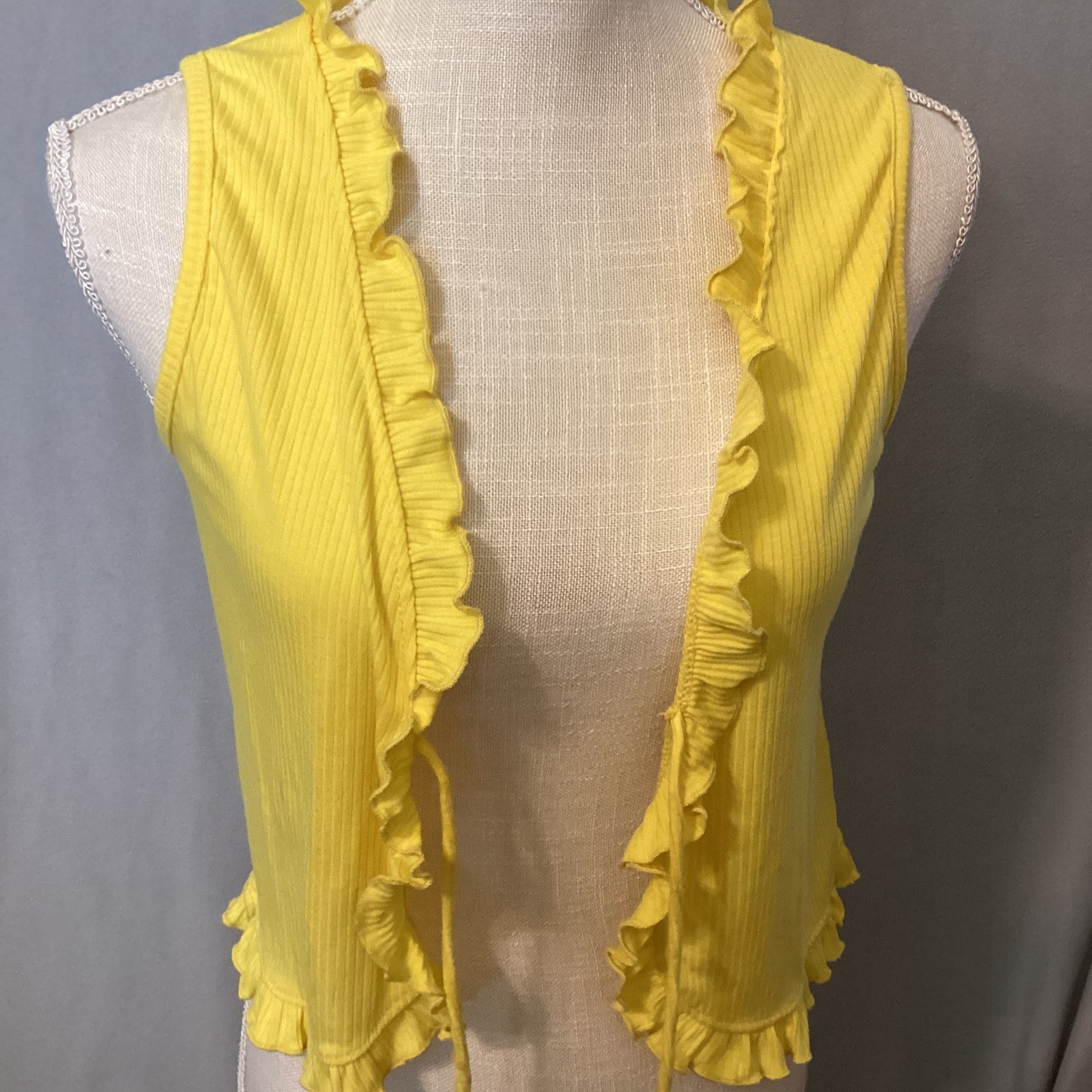 EARTHBOUND Yellow Ruffle Tie-Front Ribbed Tank Size Large Festival Resort Boho