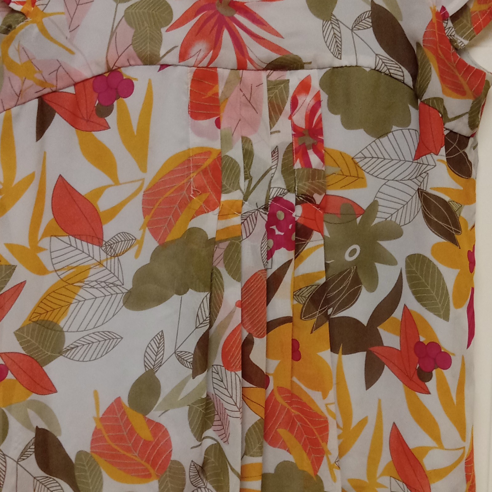 Petite Sophisticate Women’s L/XL Multicolor Floral Chiffon Pleated Scoop Blouse