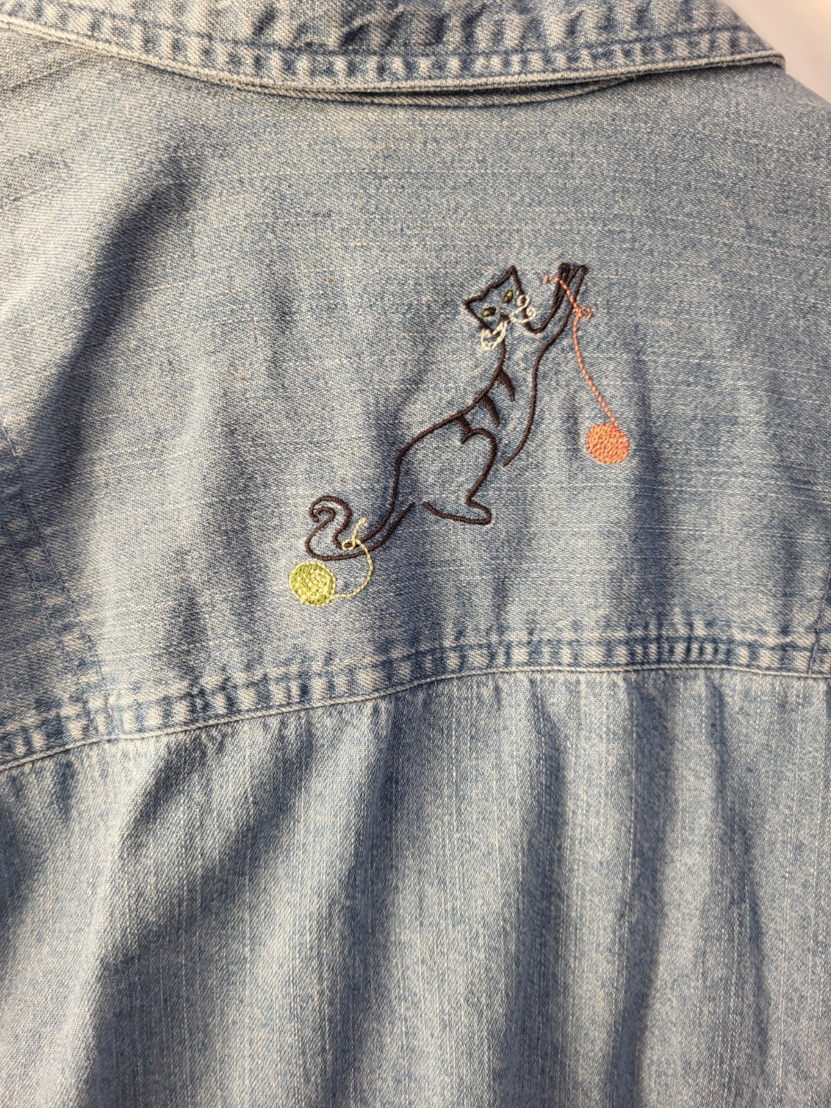 Vintage Christopher Banks Abstract Cats Womens Med Yarn Denim Shirt Embroidered