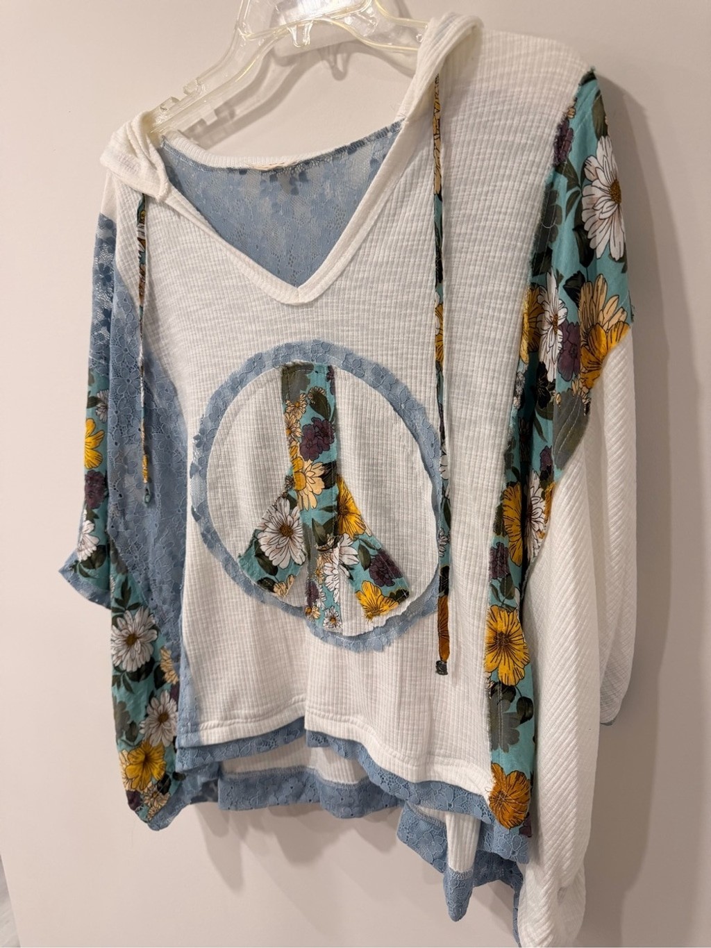 POL Fun & Peace Flowers Lace Appliqué Patchwork Hoodie Poncho Size Small