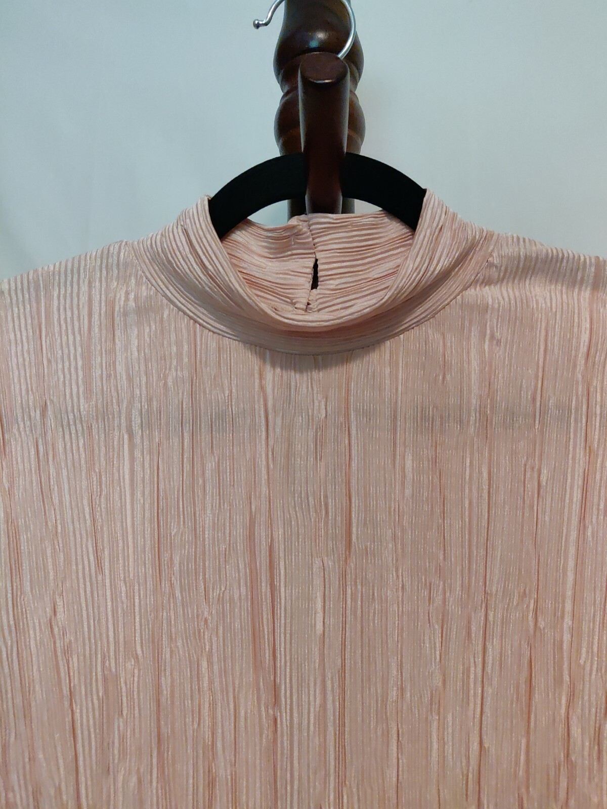 Sweet Claire women size L top pink textured high-low high neck teardrop back EUC