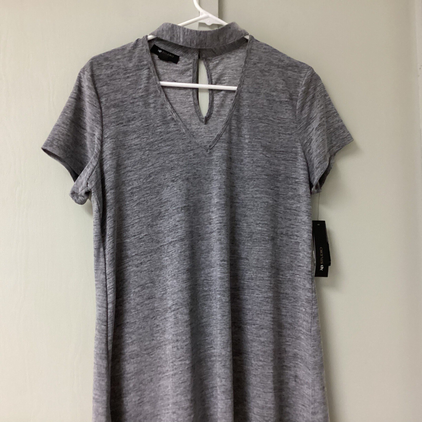 NWT AB Studio Women’s Size Medium Blouse Top Chocker Neckline Silver Gray Short