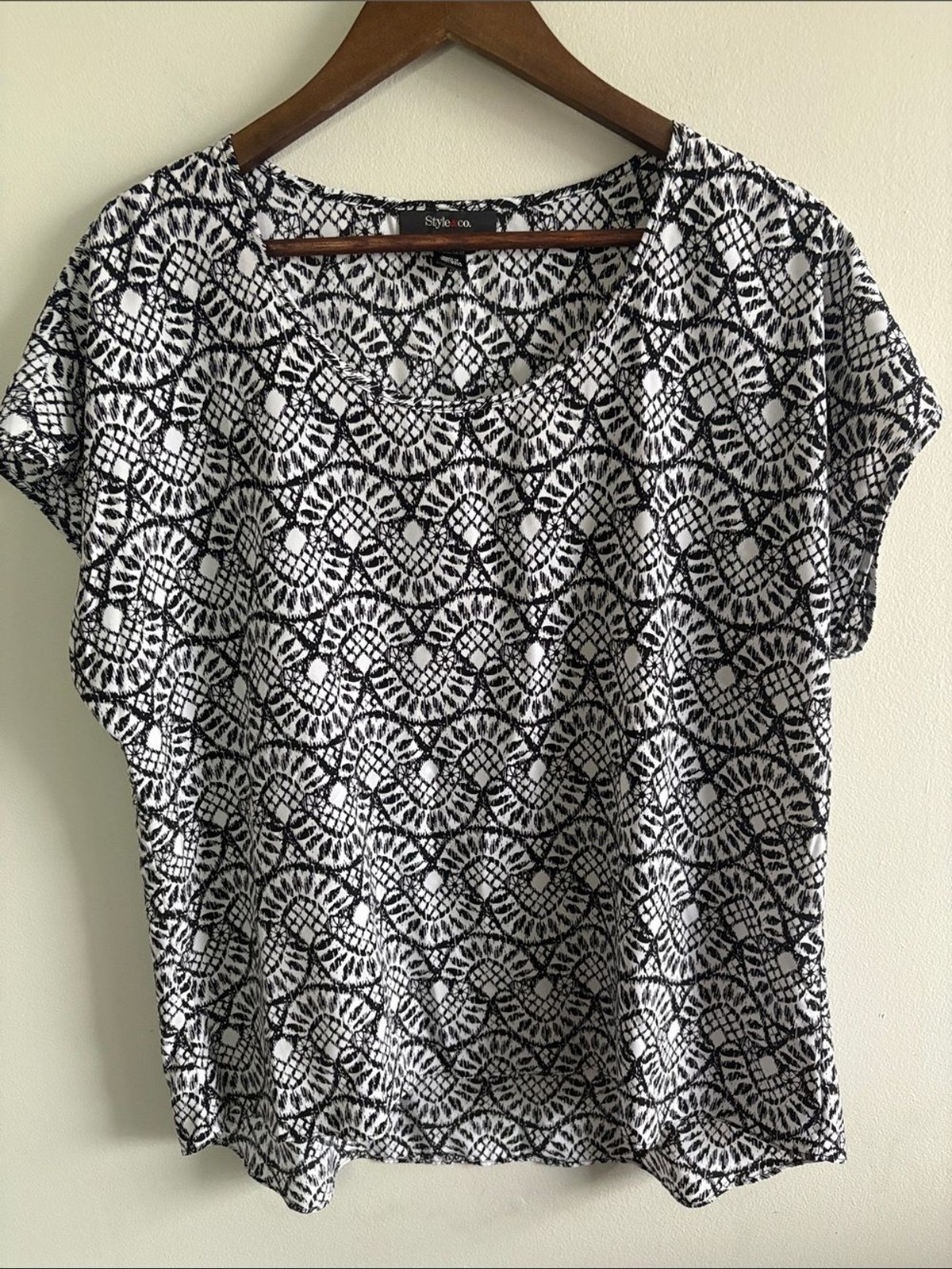 Style & Co Black White Abstract Print Short Sleeve Blouse Medium