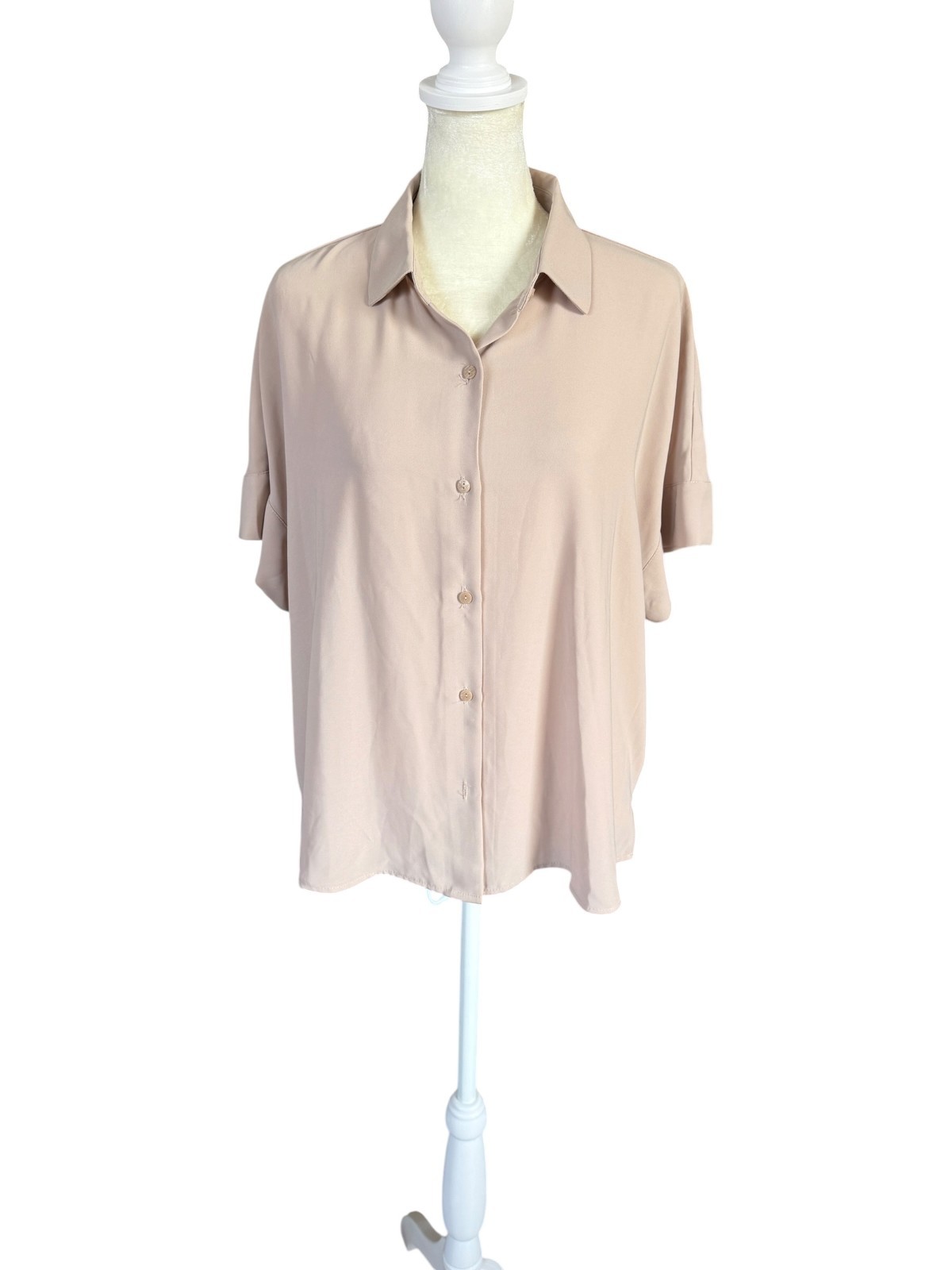 Rachel Zoe beige short sleeve collared button down blouse women’s size medium