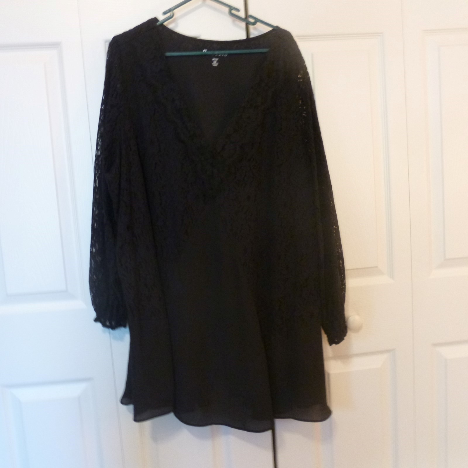 BLOUSE – Roaman’s, woman, Size 30/32 3X, – EUC