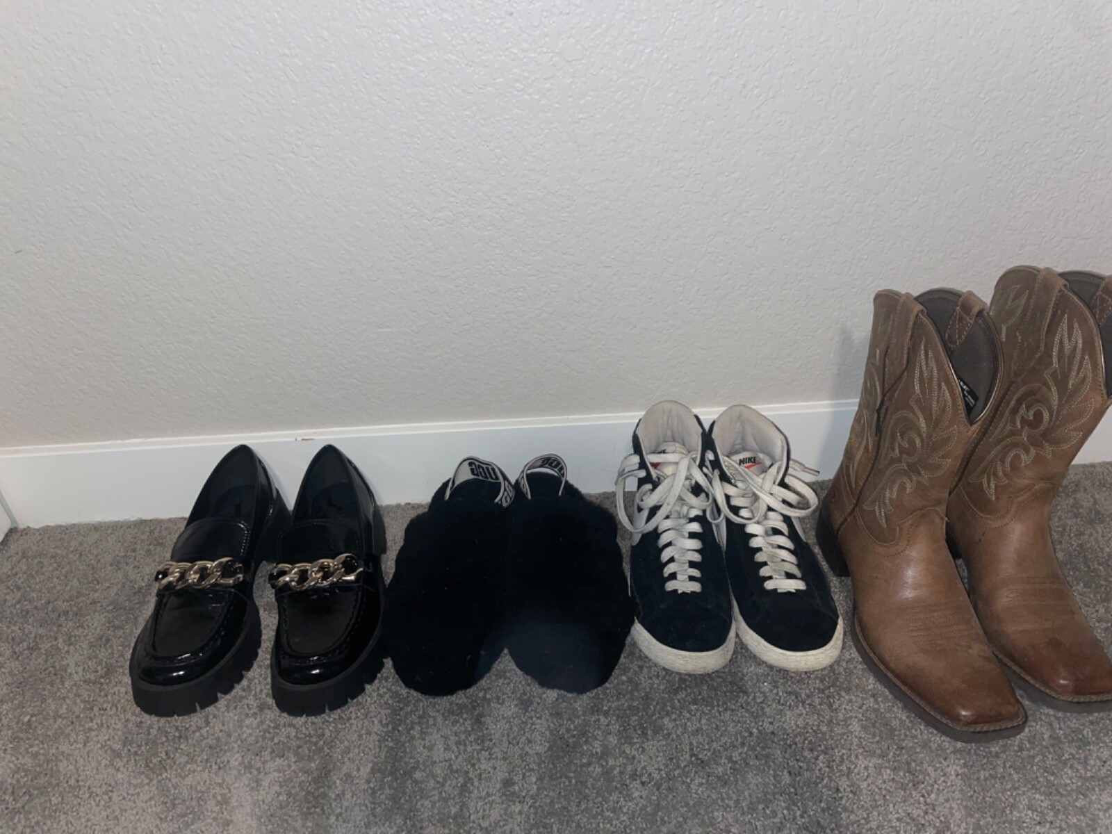 y2k womens clothing bundle 70pcs. sizes medium/large Shoes sizes 6.5-7