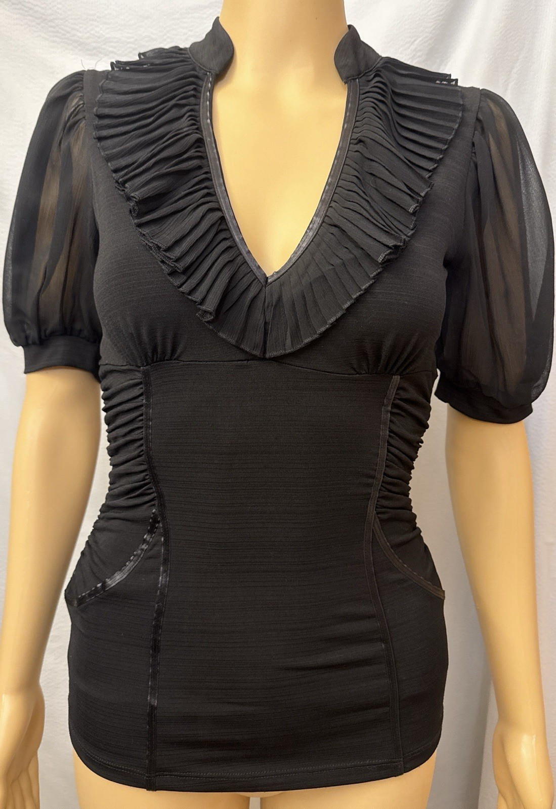 XOXO Women’s S Black Solid Ruffle V-Neck Puff Short Sleeve Pullover Top