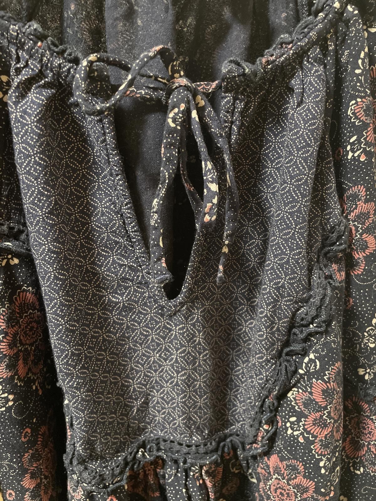 Hinge Womens Size Medium Navy Blue Floral Long Sleeve Puff Boho Cottagecore Fall