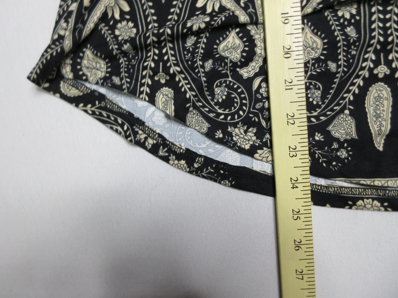 Voianlimo Womens Paisley Print Regular Fit V-Neck Top Short Sleeve Size M Black