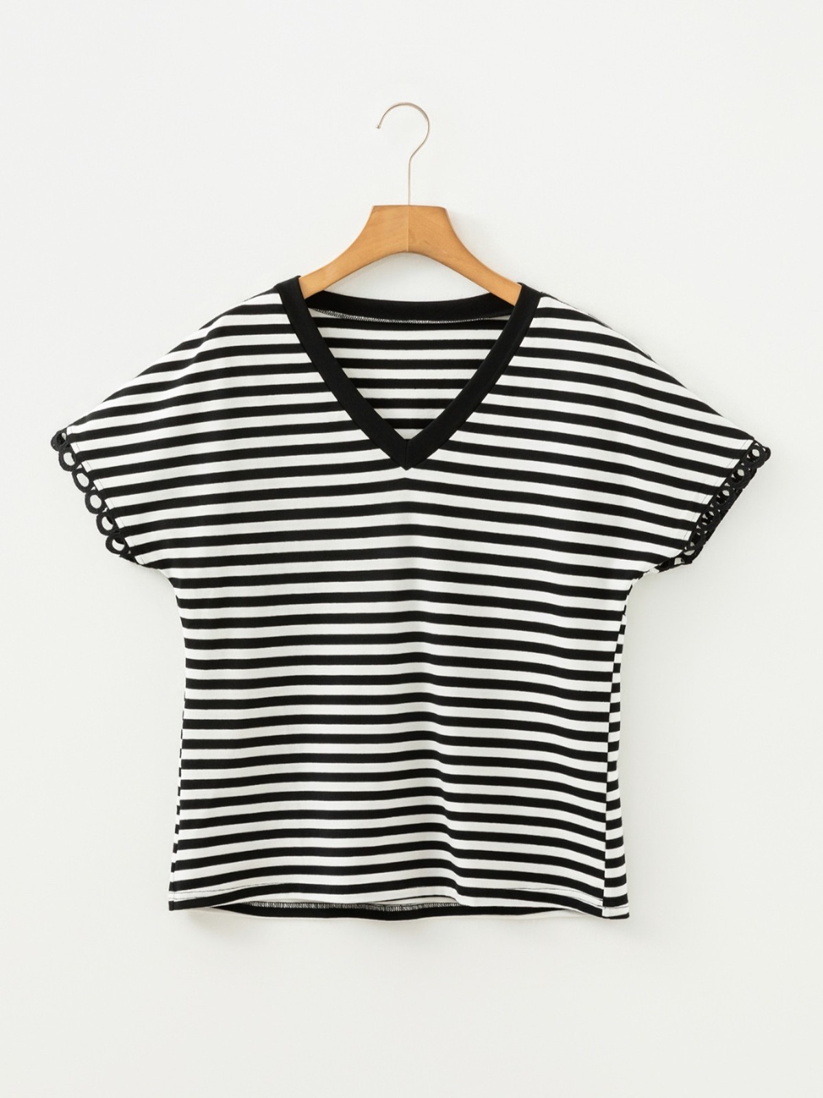 Women’s Striped V-Neck Scalloped Short Sleeve T-Shirt
