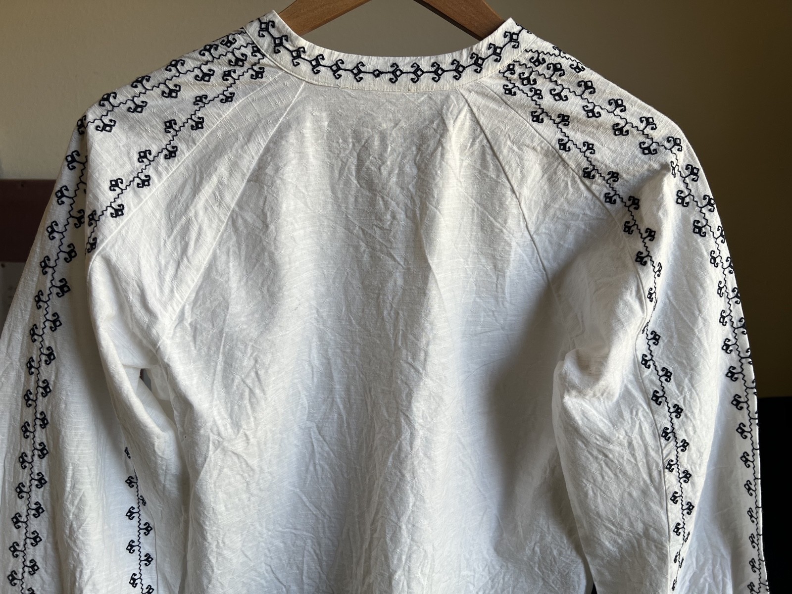 Treasure & Bond V-Neck Embroidered Top Size XS
