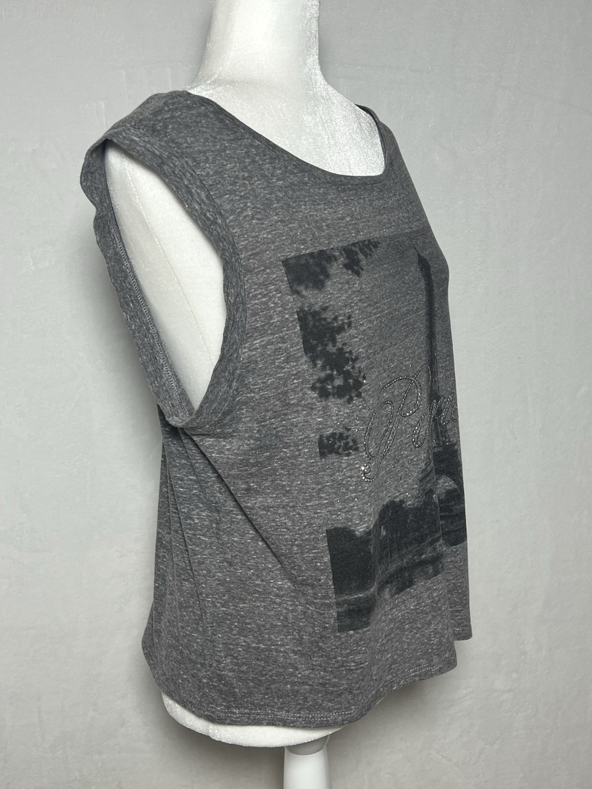 Lot of 2 Tank Muscle Tees Layers Gym Workout – White and Gray – size L Bundle