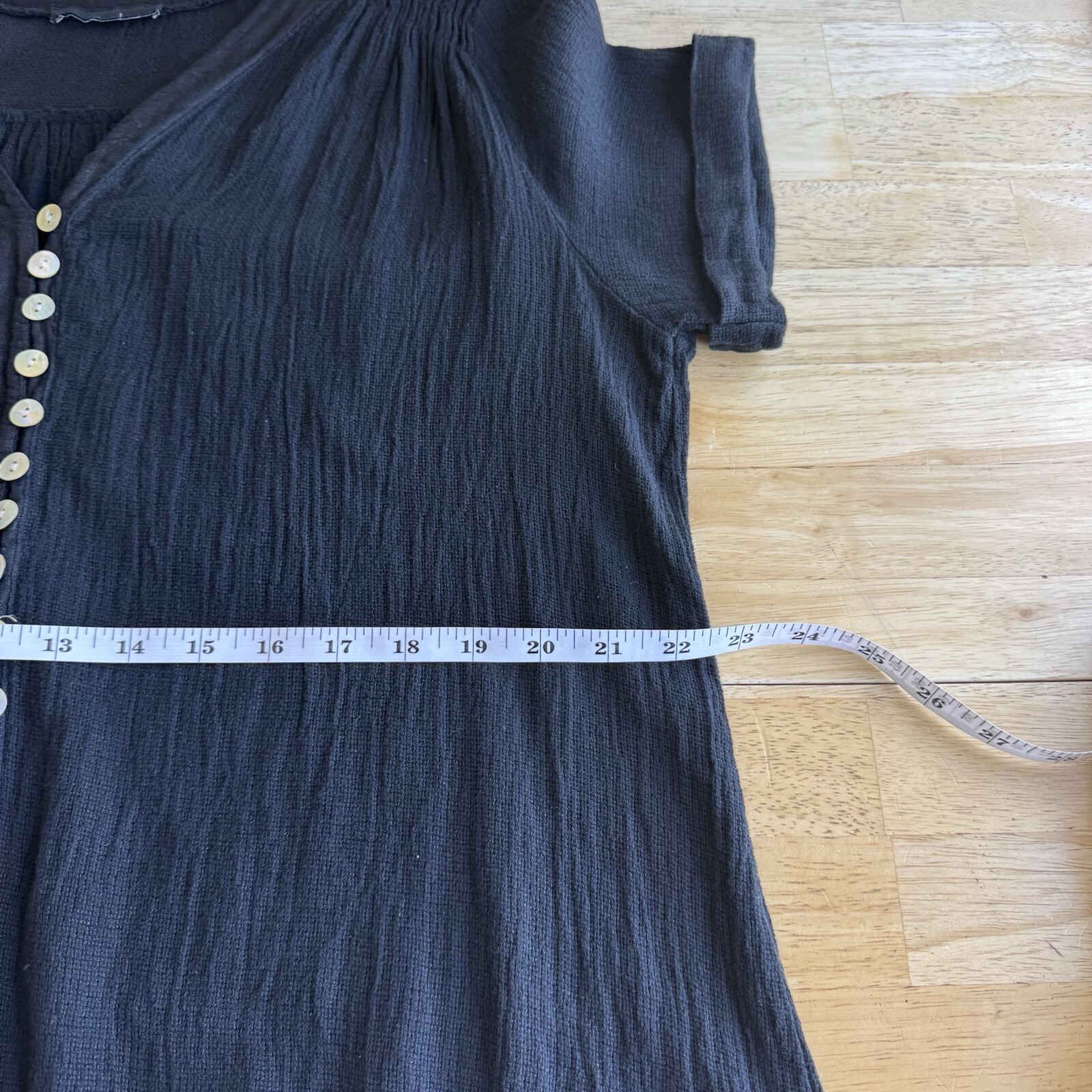 Meo Meli Black Linen Gauze Top Roll Tab Sleeve Abalone Shell Button Up L-XL