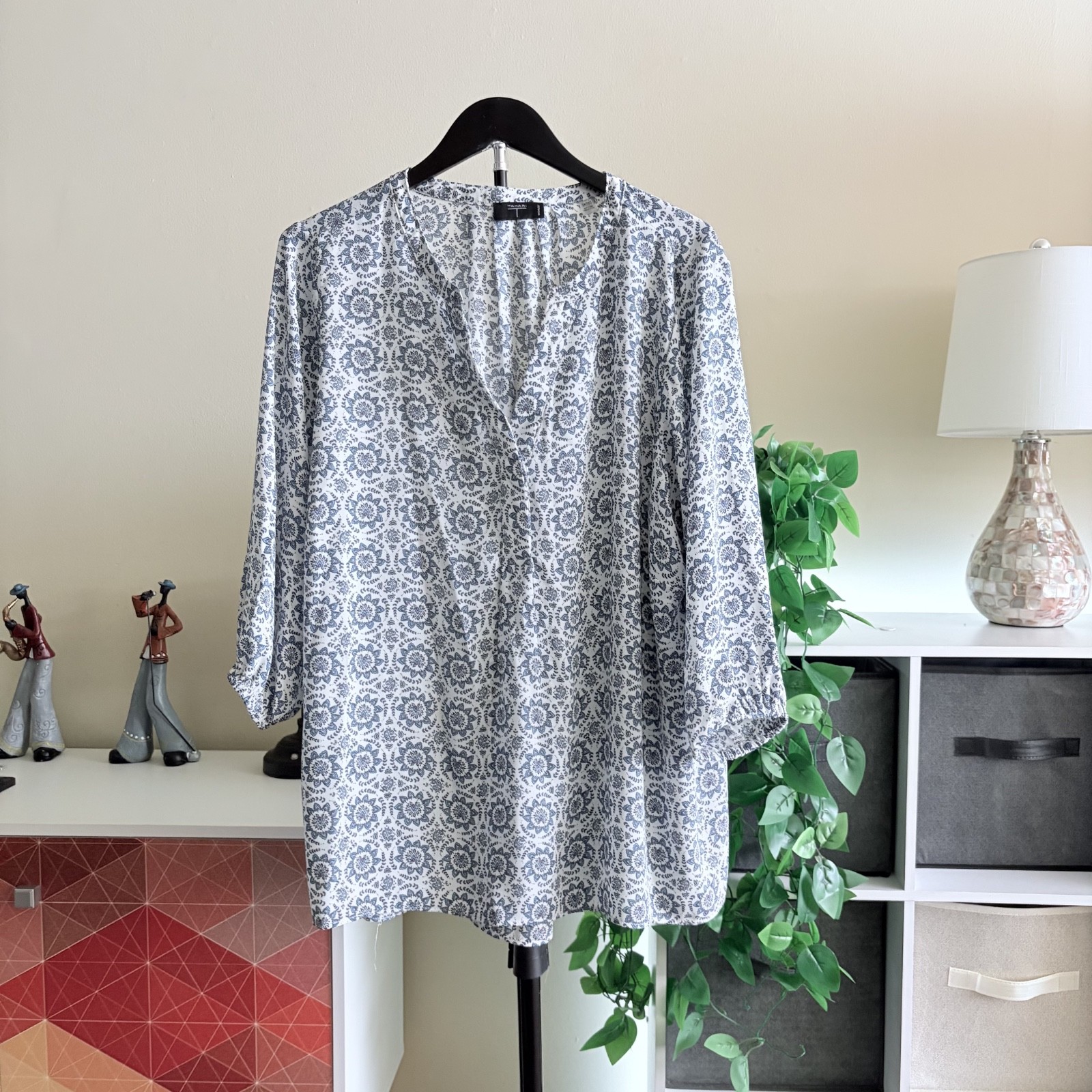 Tahari T Woman Plus 2X Blouse White Blue Paisley Medallion Tunic 3/4 Sleeve Top