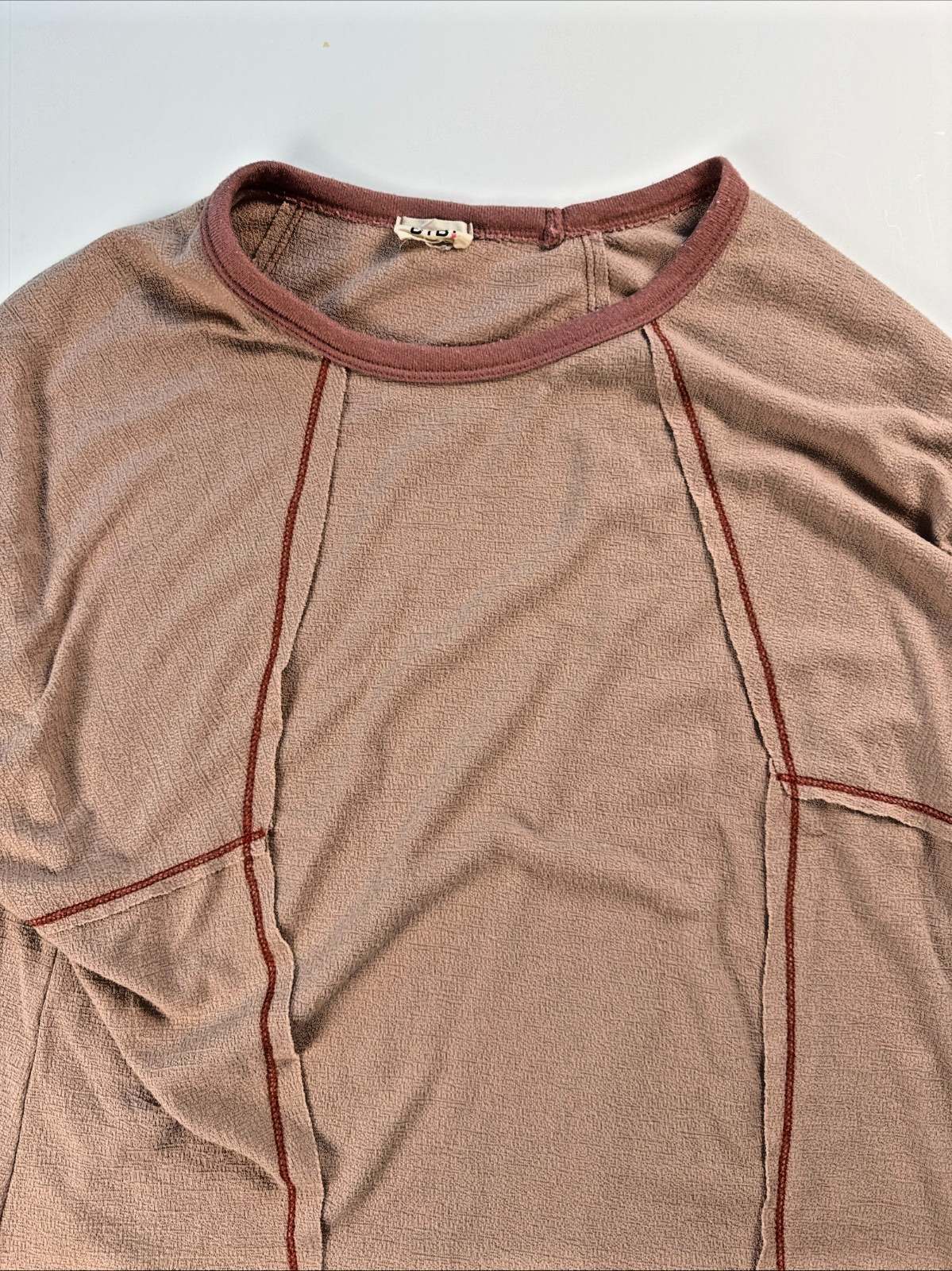 BIBI Womens Contrast Stitch Crinkle Knit Pullover Top Boho Exposed Seam Mauve