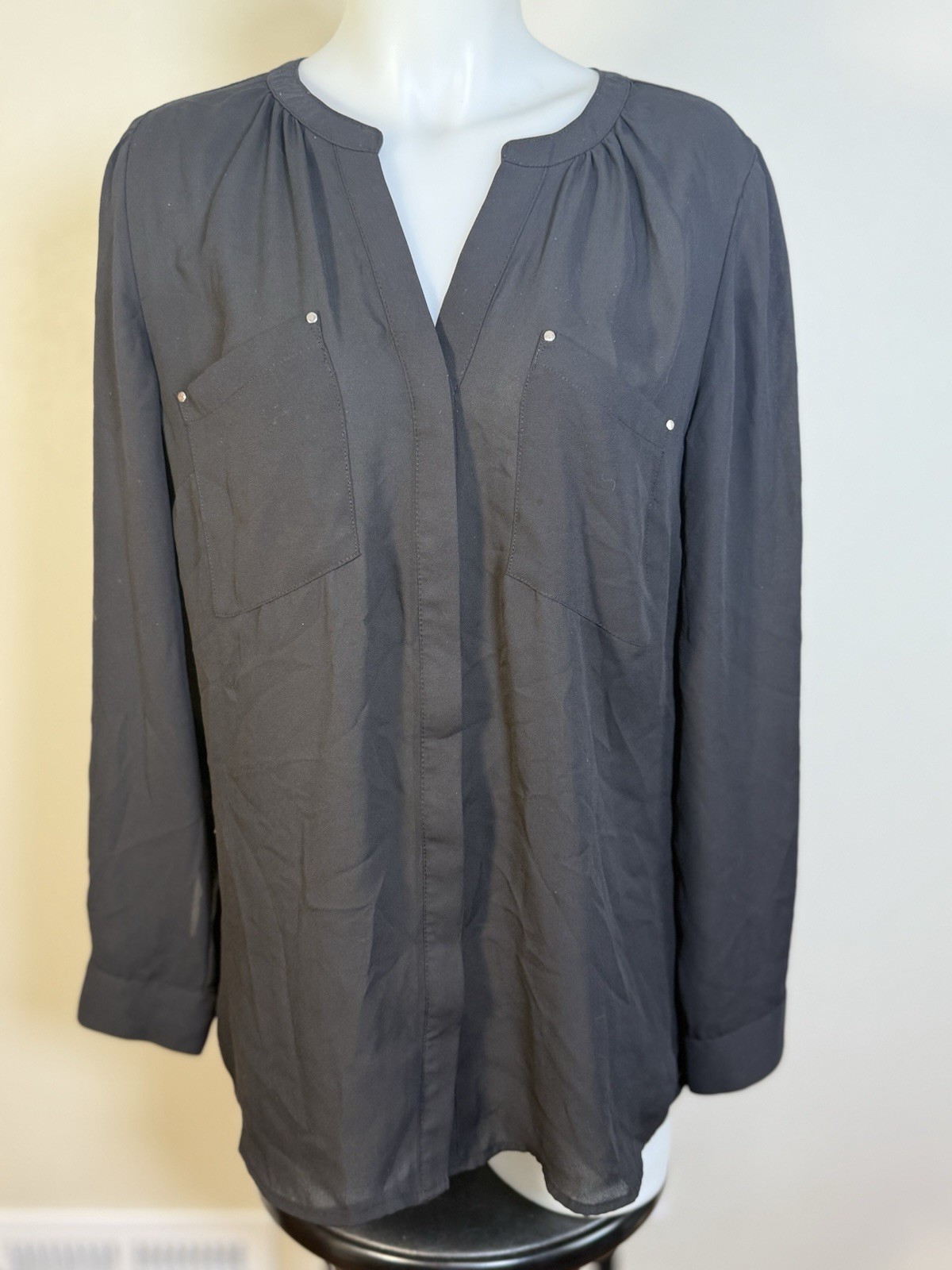 Apt 9 Medium Blouse Black Tunic Shirt Pockets VNeck Long Silky Easy Care Work M