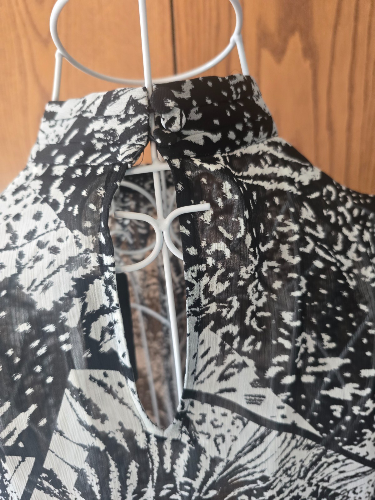 Express Women’s Black White Abstract Print Blouse Size Small NWT