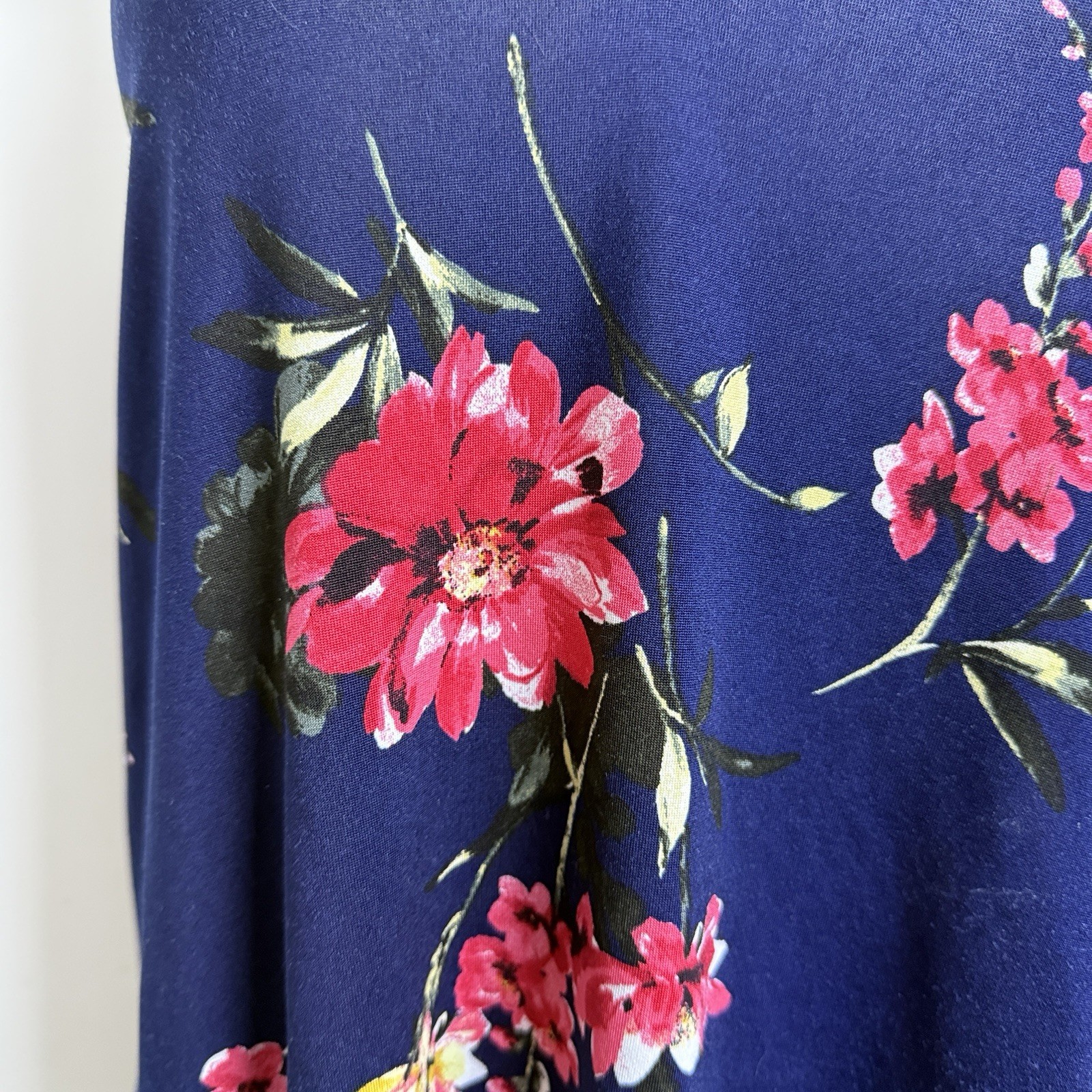 Papermoon Womens Floral Navy Blue Flowy Tank Blouse Sz M Vacation Travel Coastal