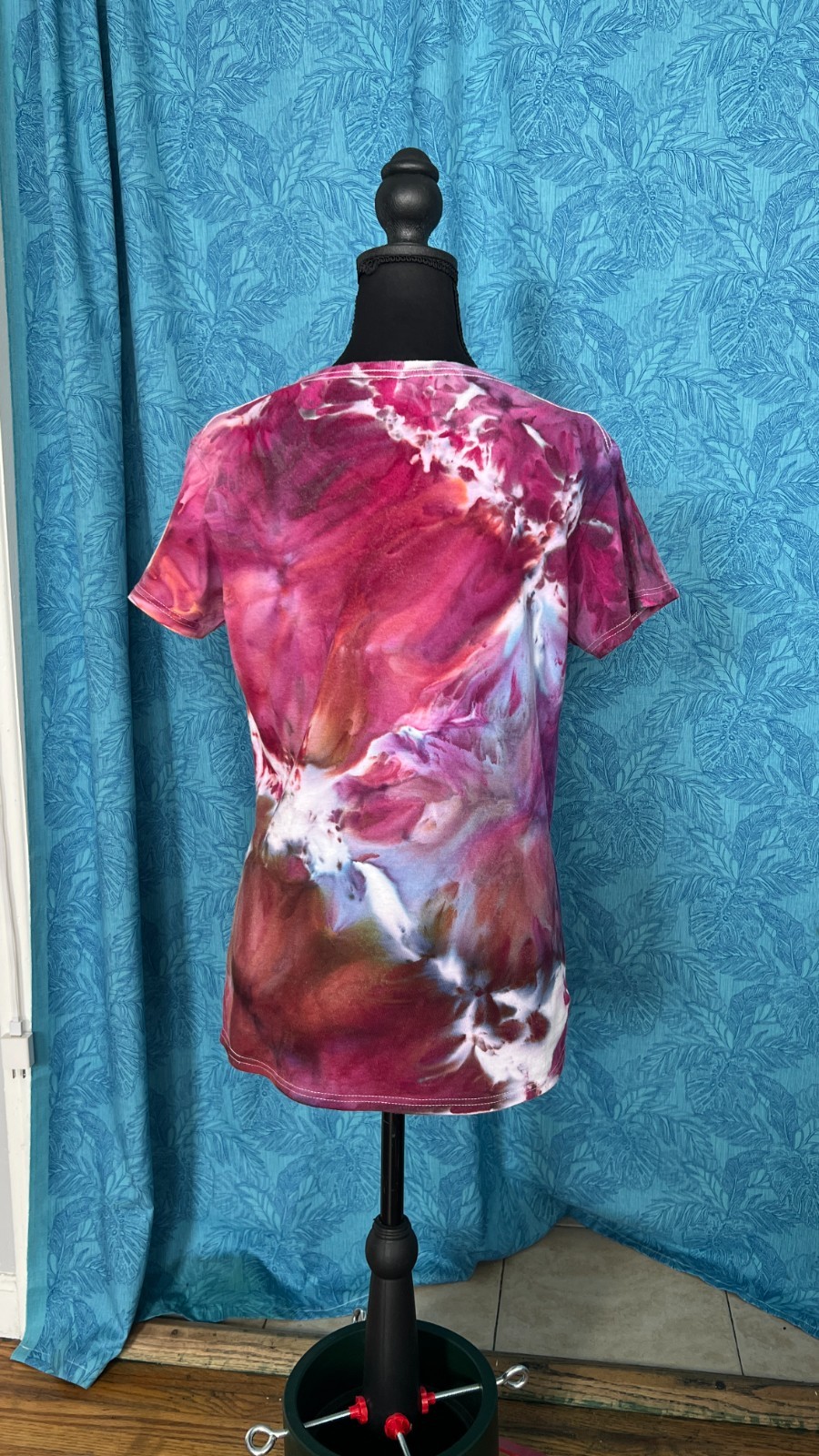 NEW Flowy Watercolor Ice Tie Dye T-Shirt, Women’s M SS V Neck, Wine