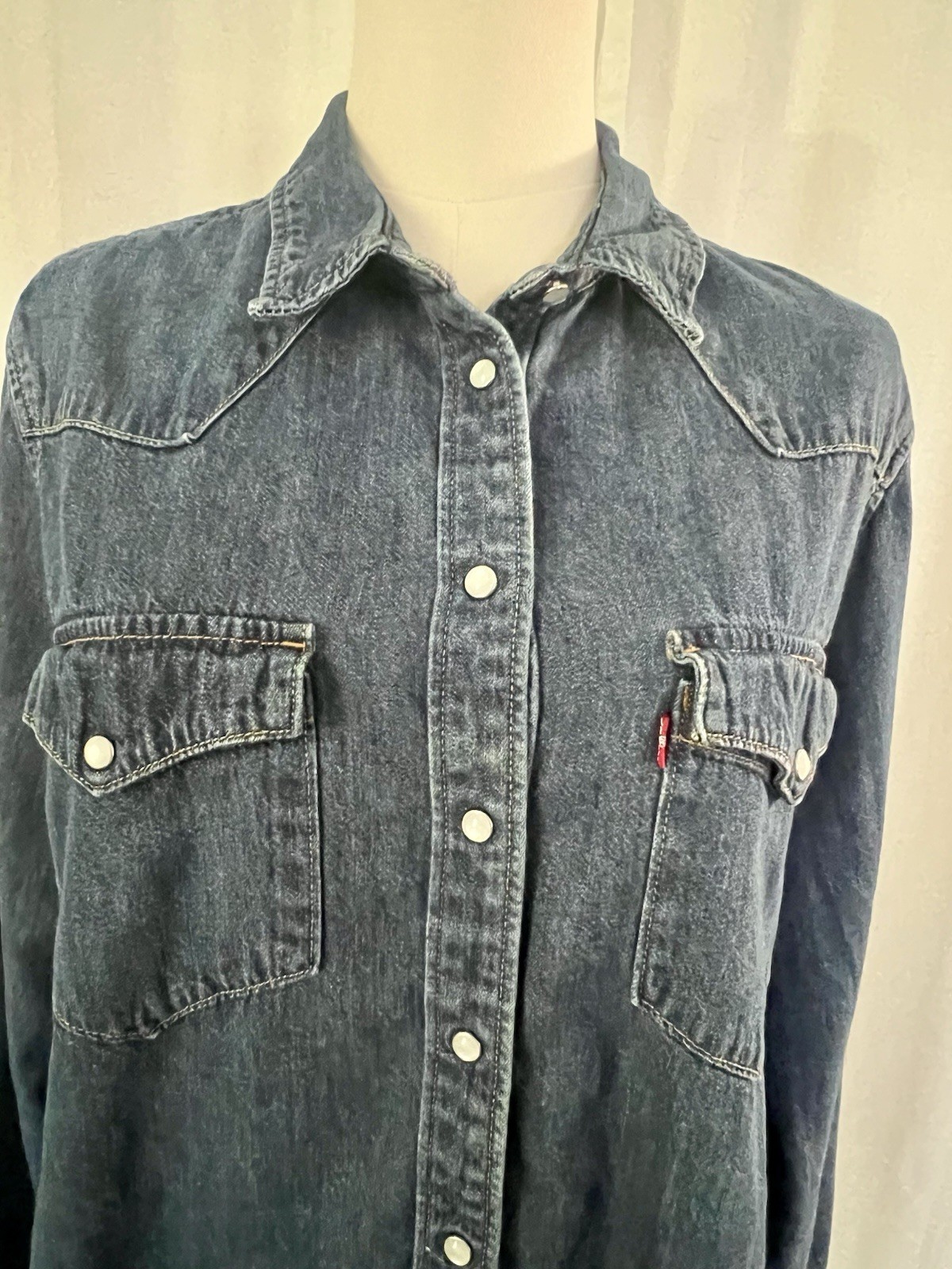 Levi Strauss & Co. Woman’s Blue Denim Long Sleeve Pearl snap Button-Up Shirt L