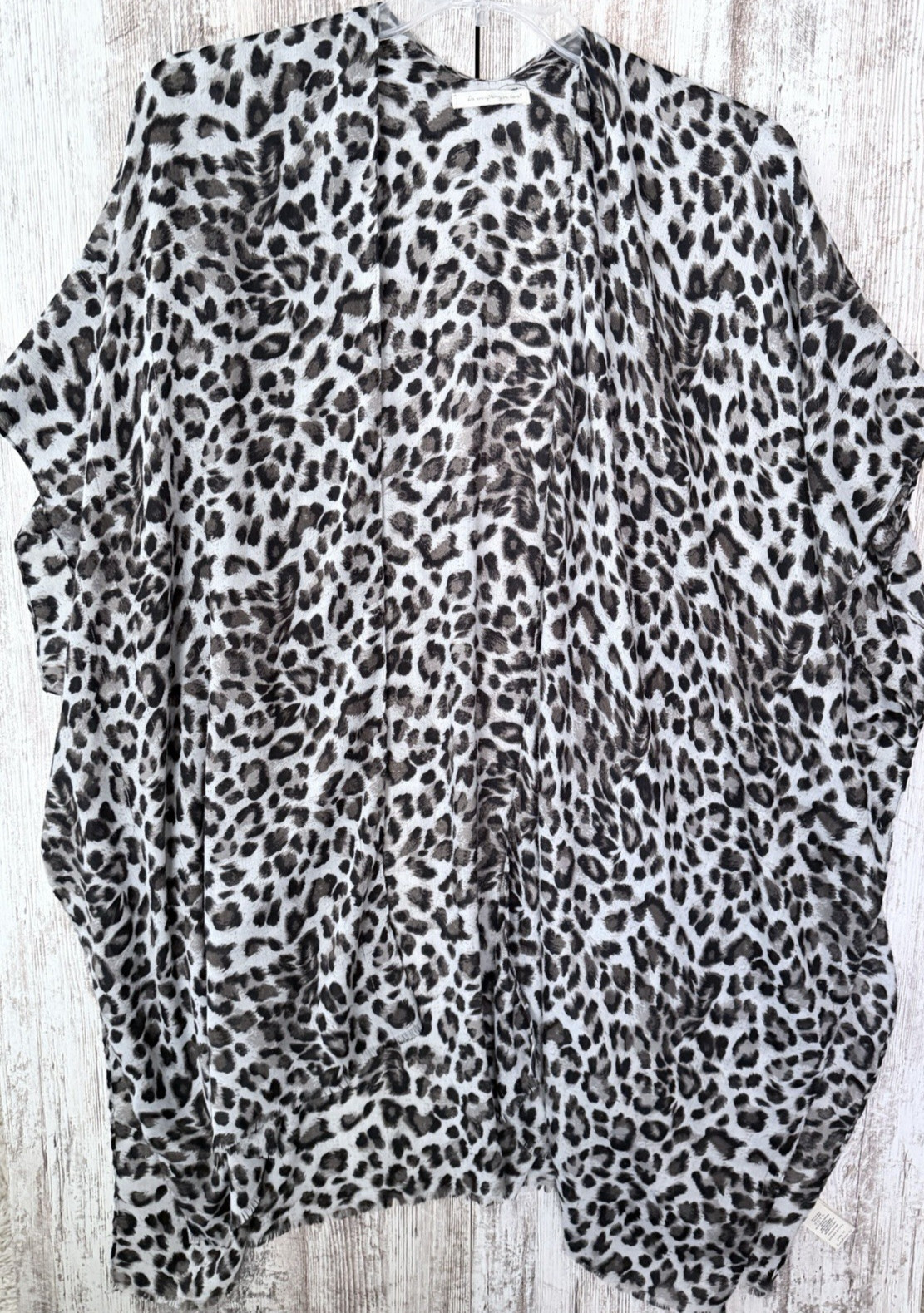 DO EVERYTHING IN LOVE Women’s One Size Animal Print Light Weight Ruana Kimono