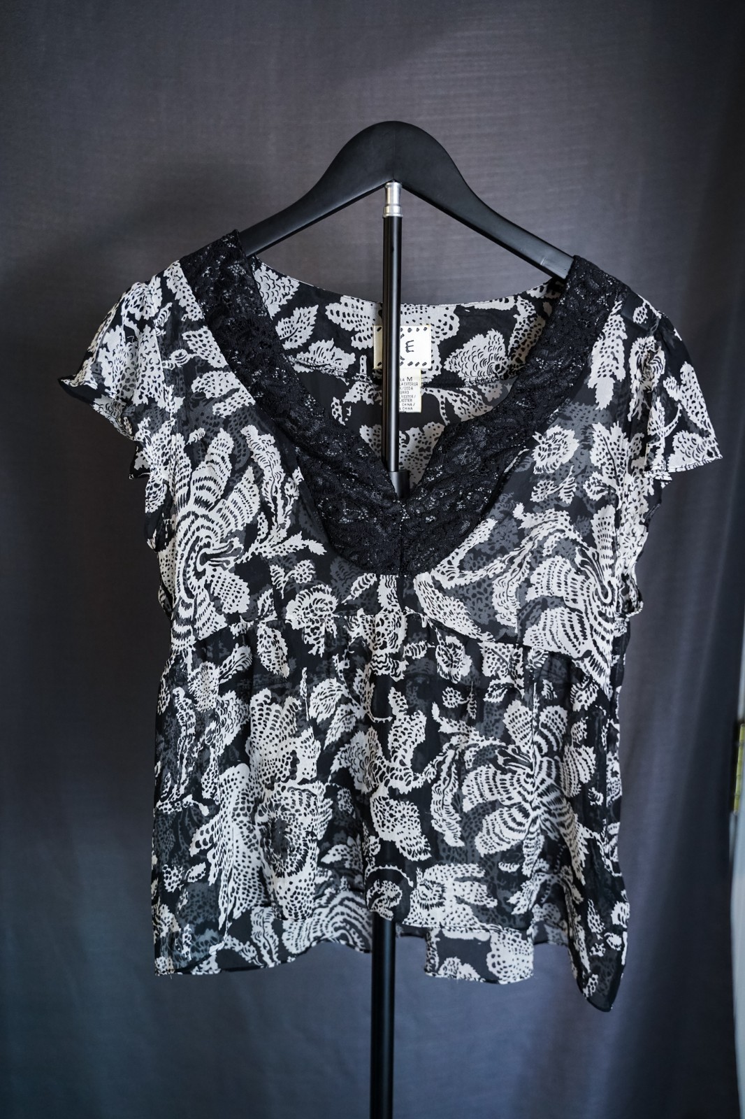 ICE Women’s Blouse Size Medium Black White Silk Floral Lace Trim Side Zip