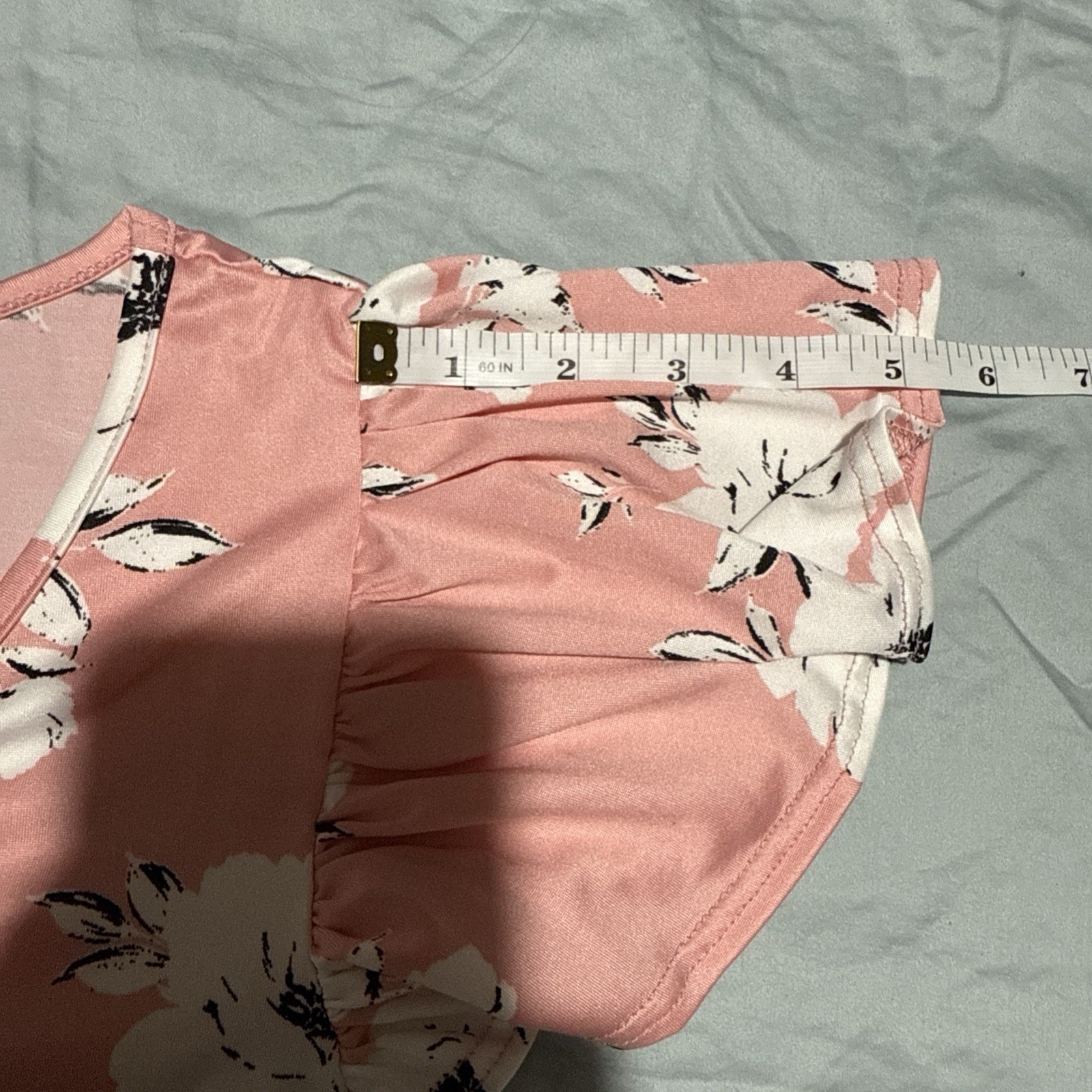Be Stage Women’s Pink Floral Ruffle Sleeve V-Neck Top, Size Medium Shirt