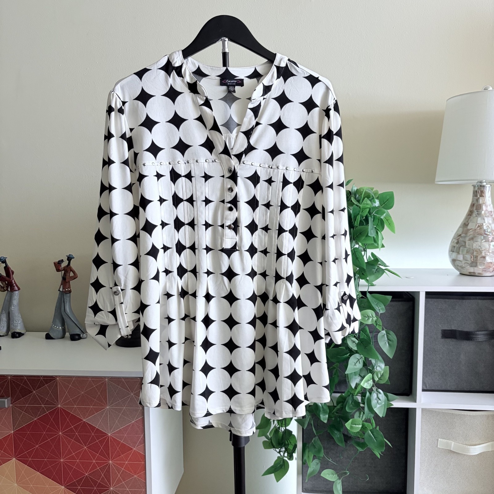 Cocomo Women Plus 2X Blouse Tunic Black White Geometric Studded Roll Tab Sleeve