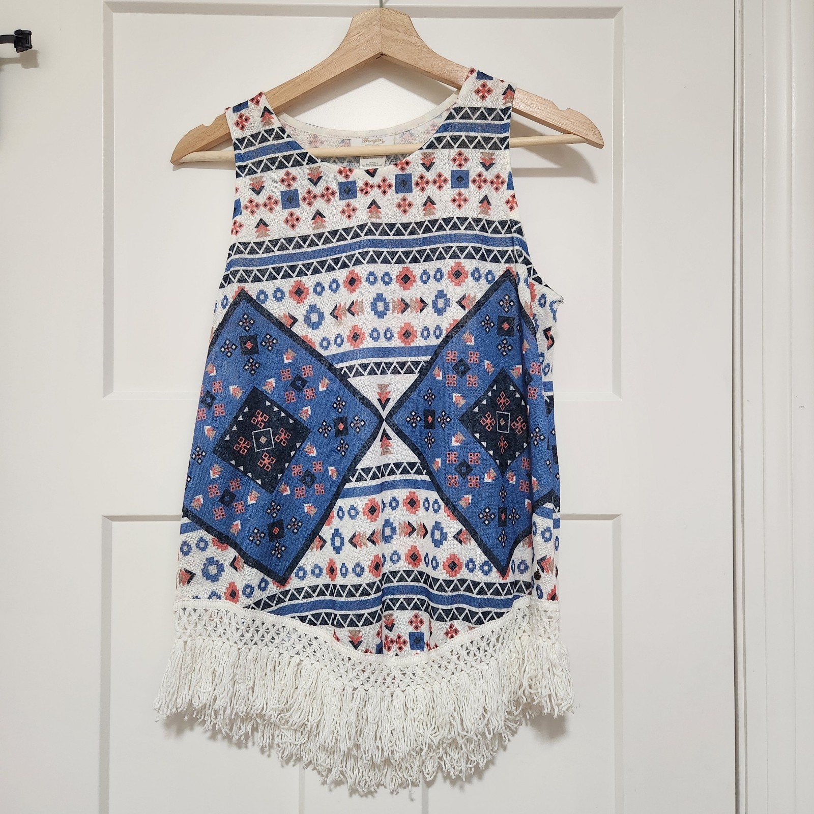 Wrangler Aztec Sleeveless Women’s Top, Medium, Bohemian, Western, Tank, Tassel