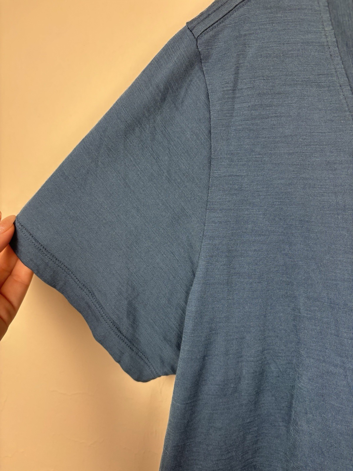 wool& Women’s Blue Solid 78% Merino Wool Knit V-Neck Short Sleeve T-Shirt XL