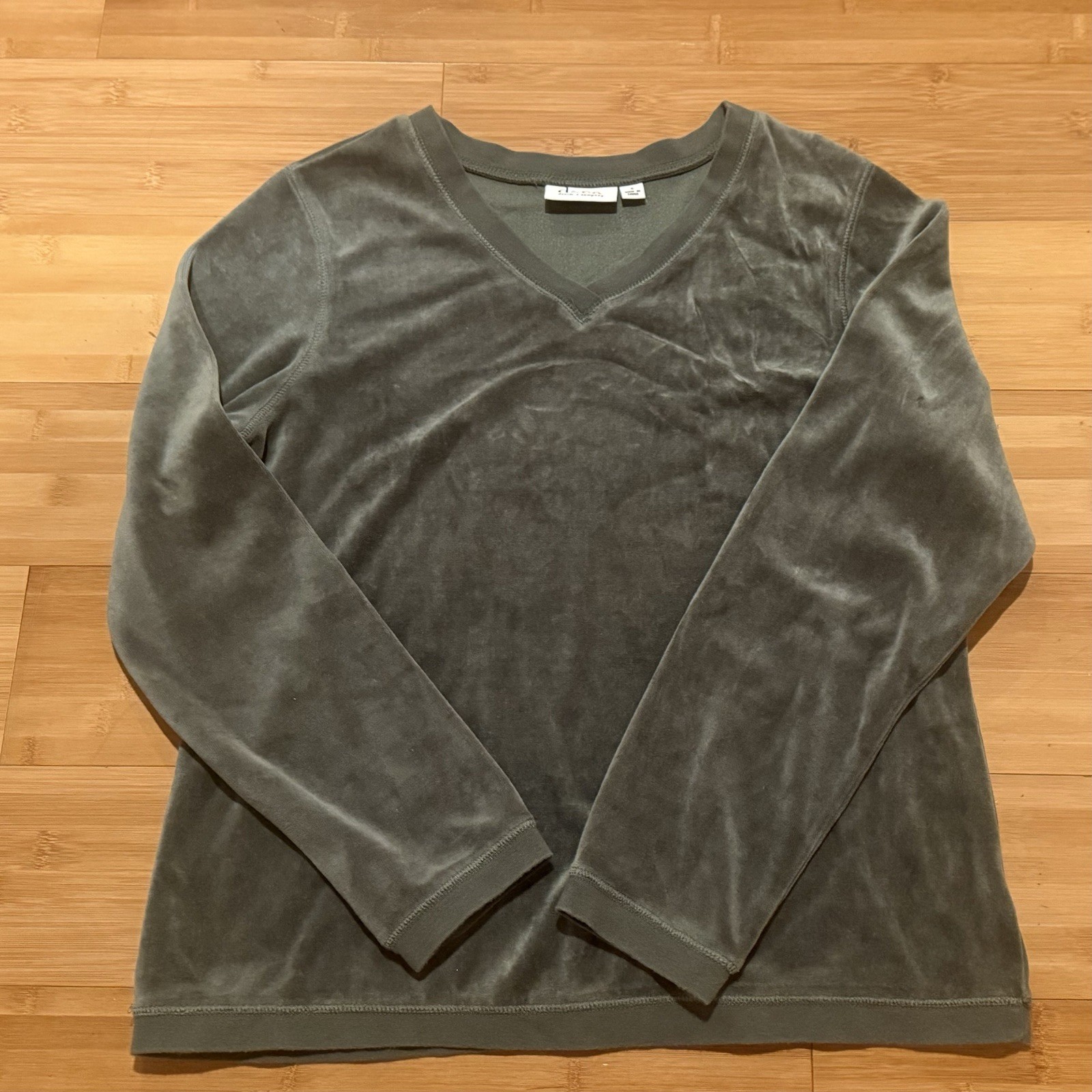 d&co. Green Solid Velour V-Neck Raglan Long Sleeve Pullover Top Women’s S