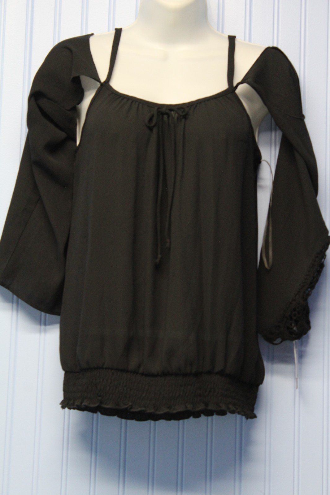 A. Byer black ltwt cold shoulder pullover top with spaghetti straps S NWT