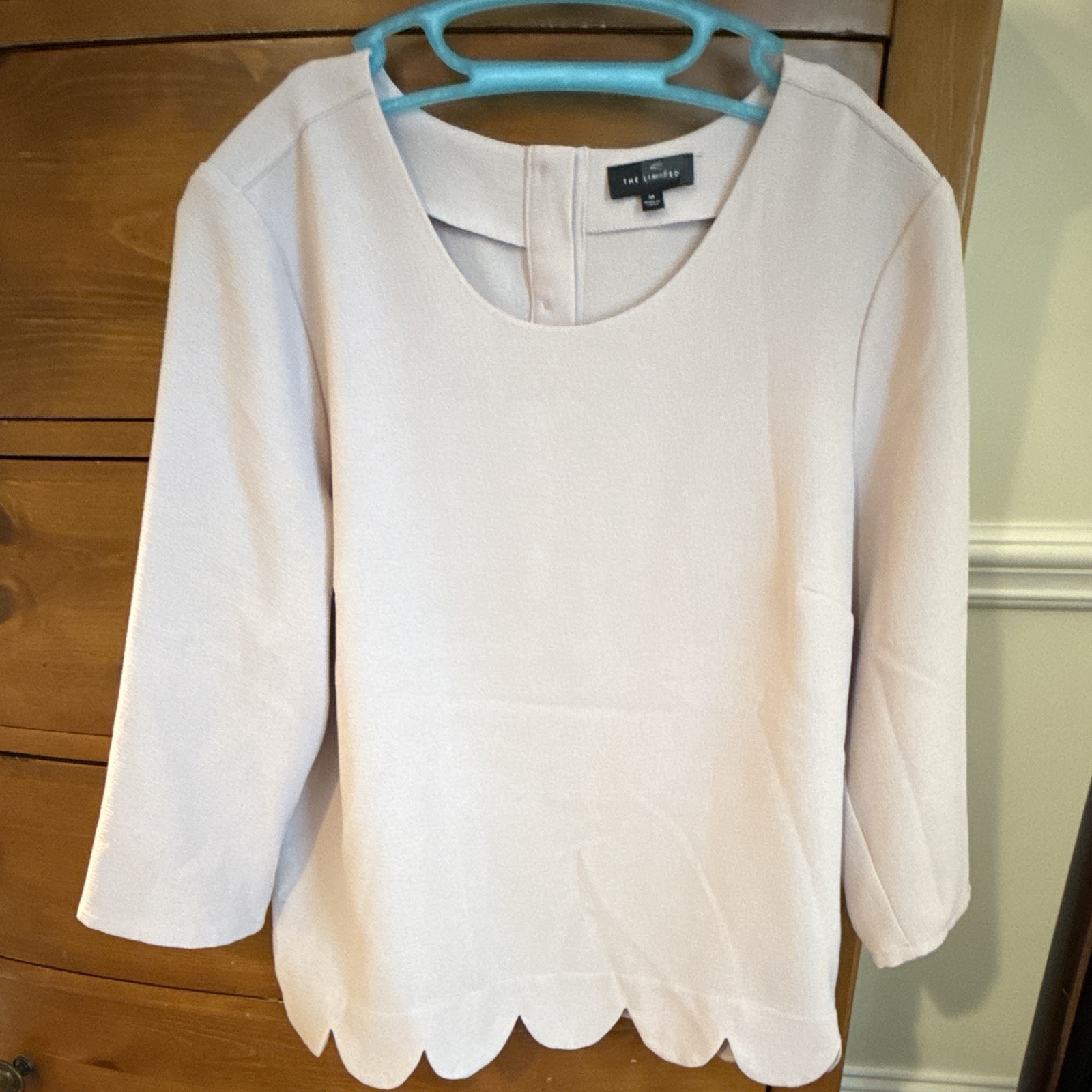 The Limited Women’s Pink Solid Round Neck Button Accent 3/4 Sleeve Blouse M