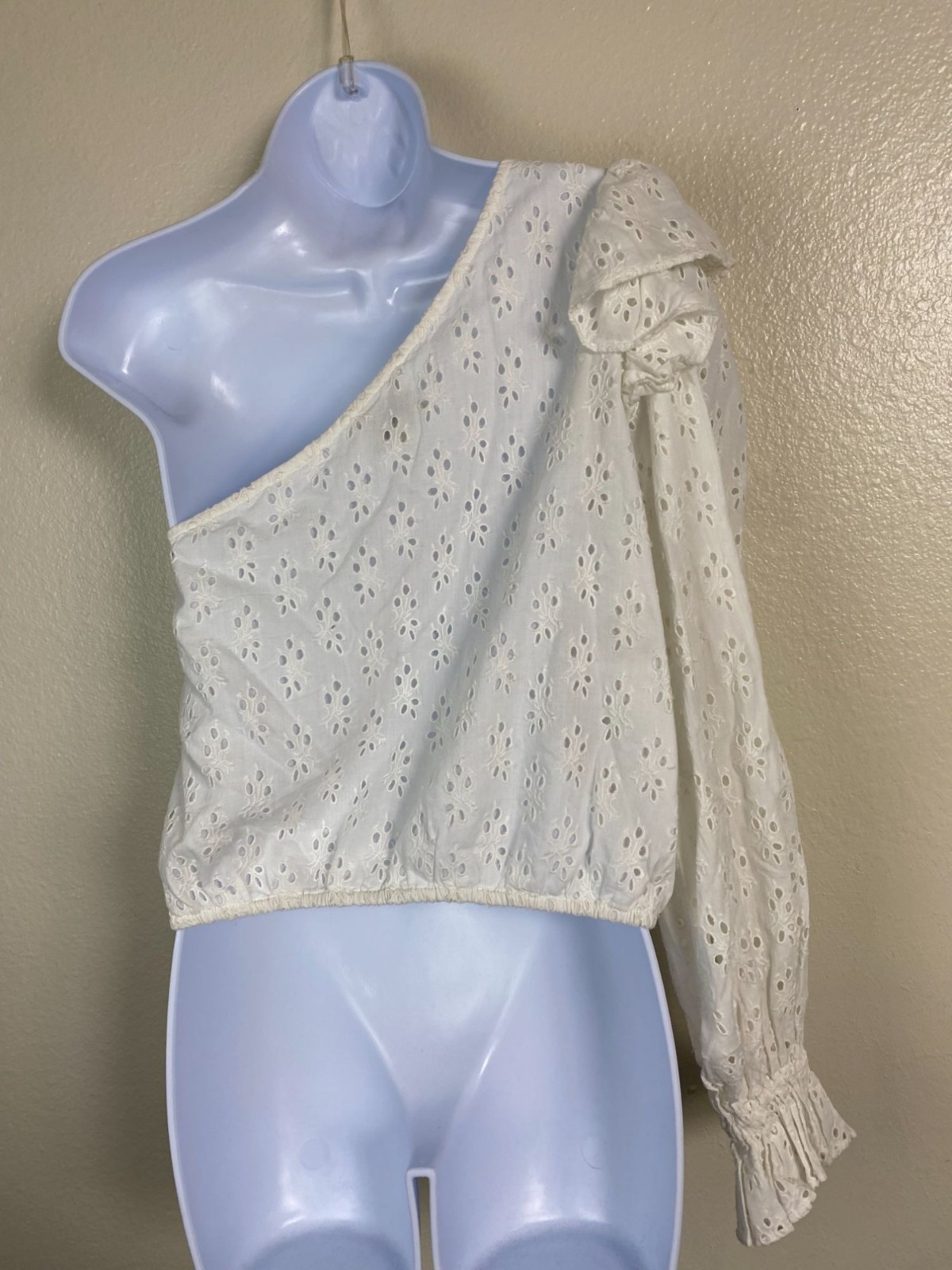 Cami NYC One Shoulder White Eyelet Blouse Top size Small Puff Sleeve Ruffle Cuff