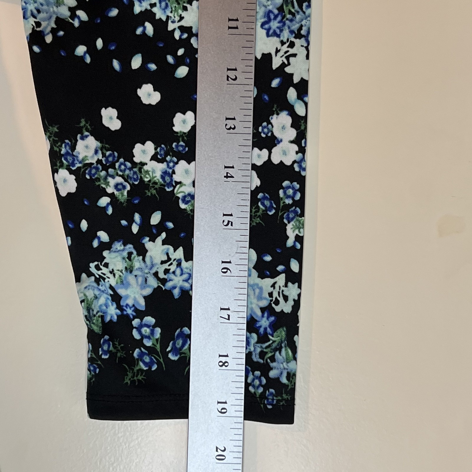 Worthington Blouse Medium M Black Blue Floral 3/4Sleeve Pleated Blouse Top Shirt