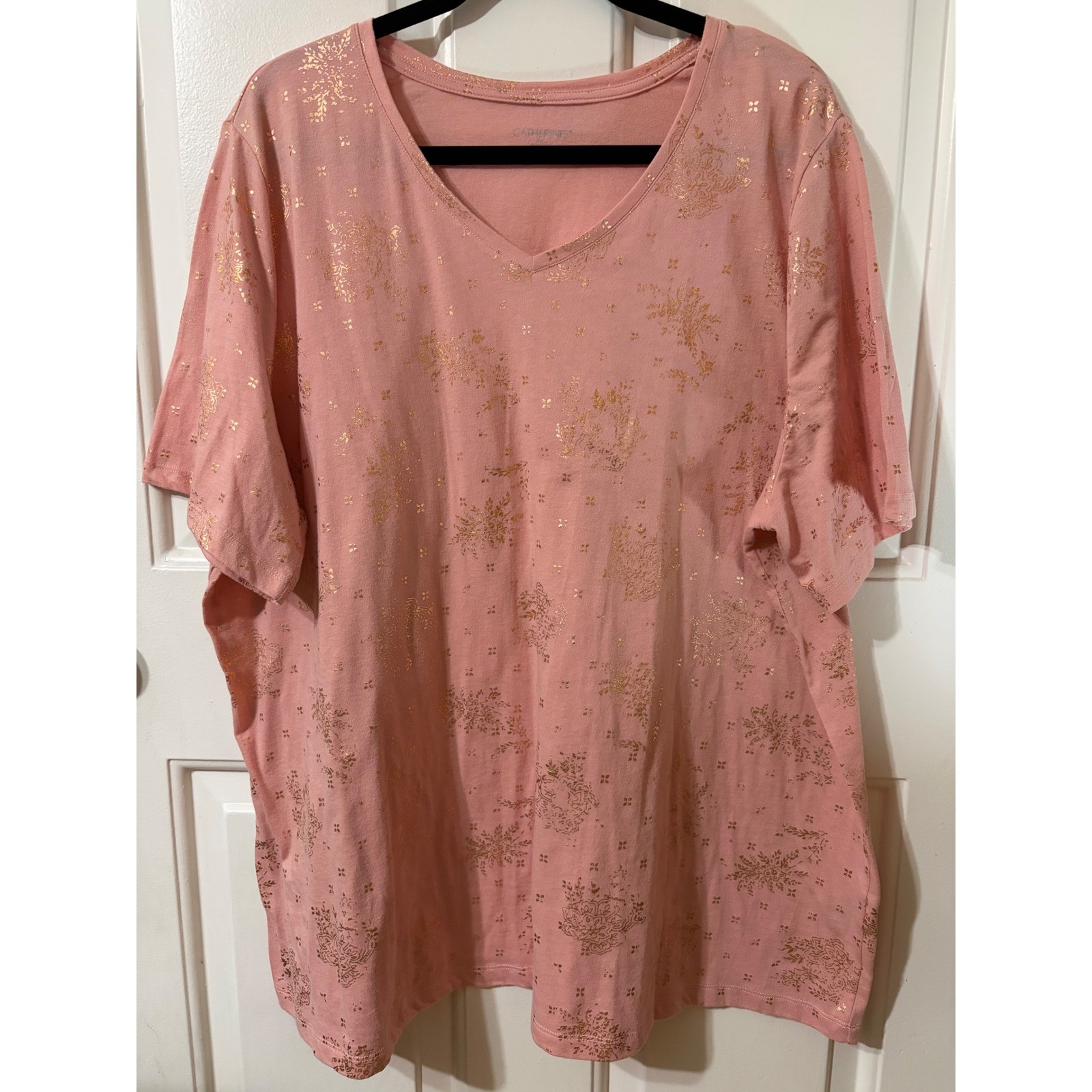 Catherines | V-Neck Short Sleeve Tee || 2X 22/24W || Pink Gold Foil Floral|